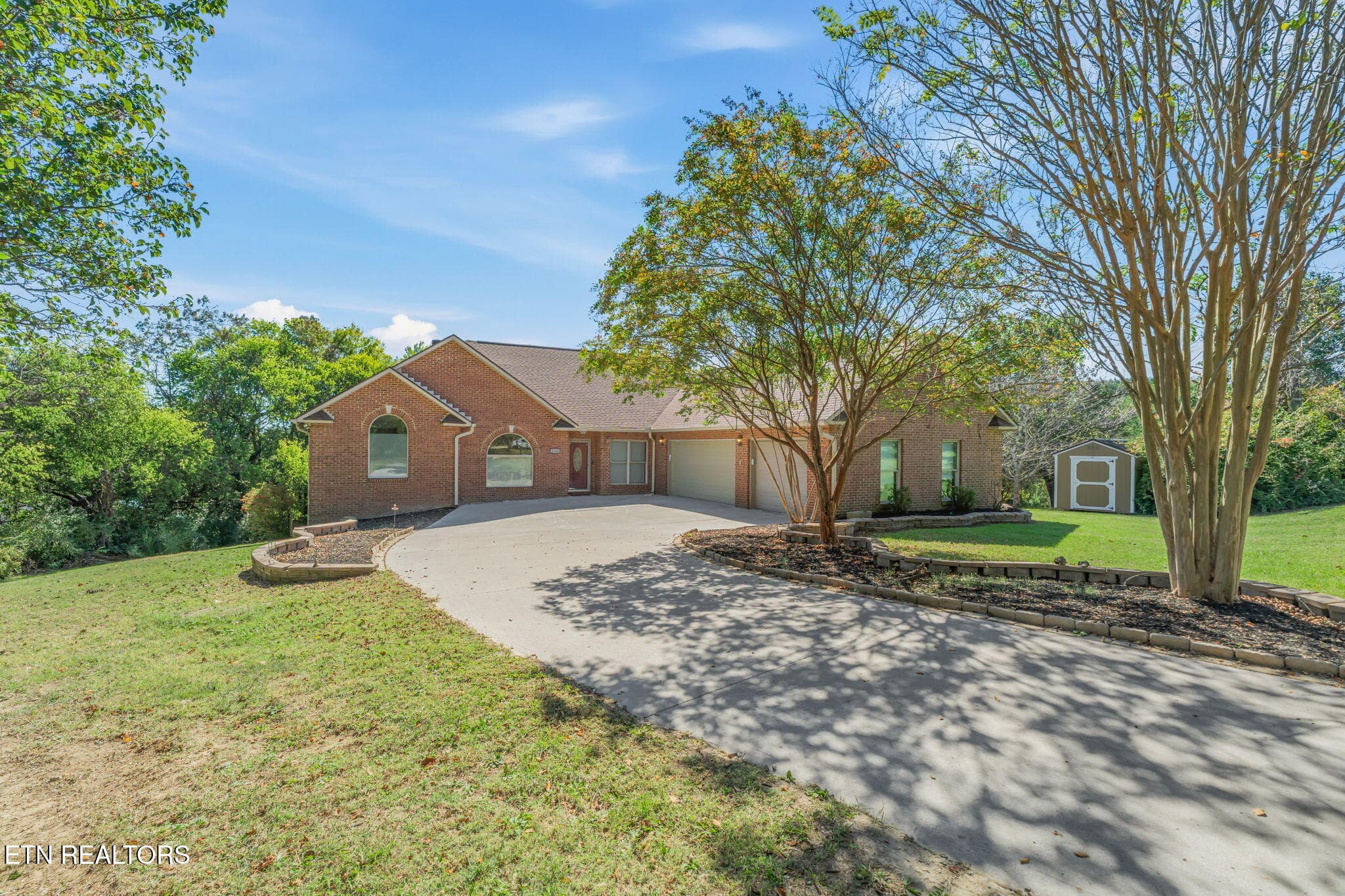 8128 Heiskell Rd, Powell, TN 37849