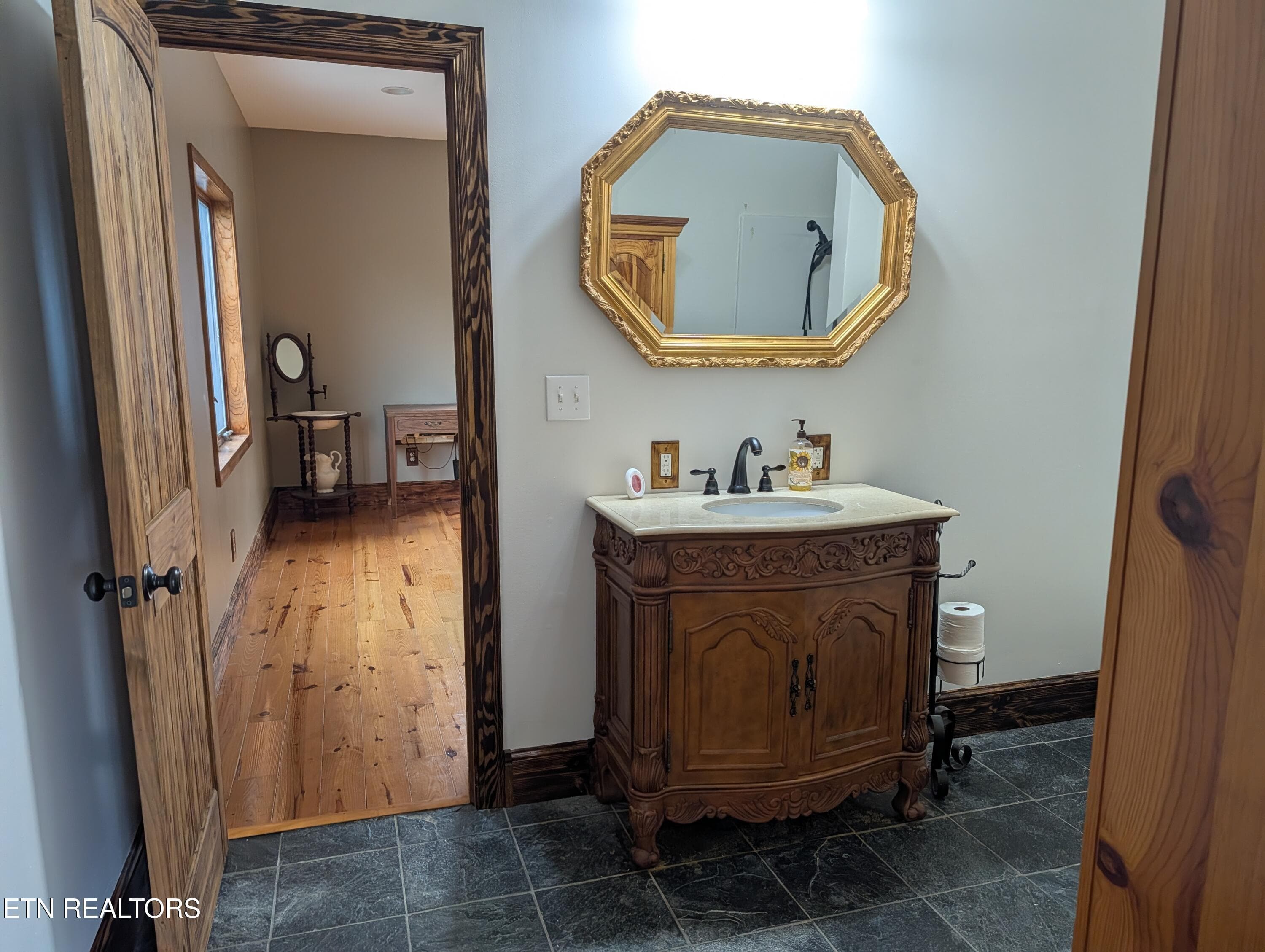 Jack & Jill Bath - 130 Abels Valley Rd, Rockwood, TN 37854