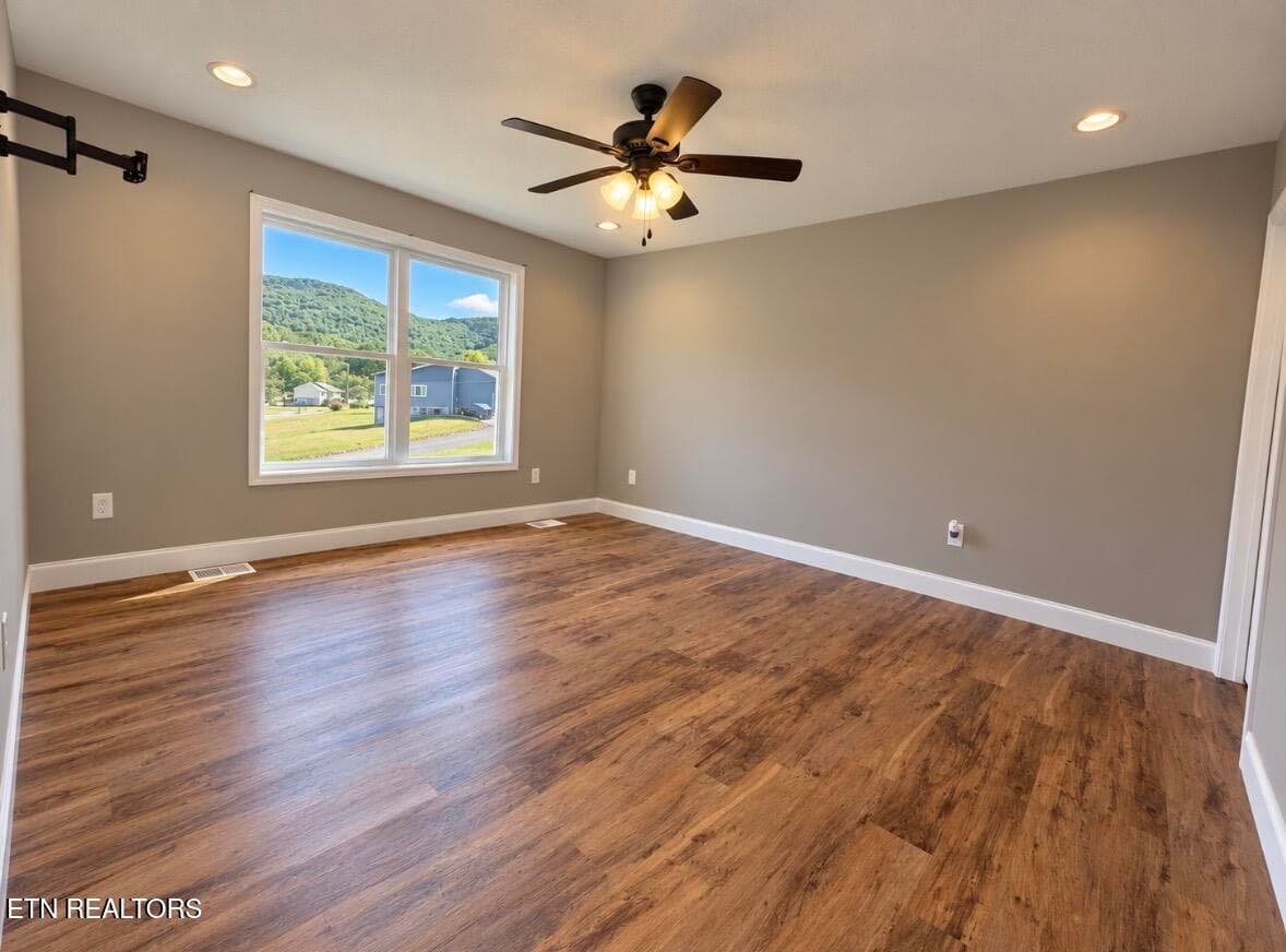 Master Bedroom - 327 Thomas Loop Rd, Sevierville, TN 37876