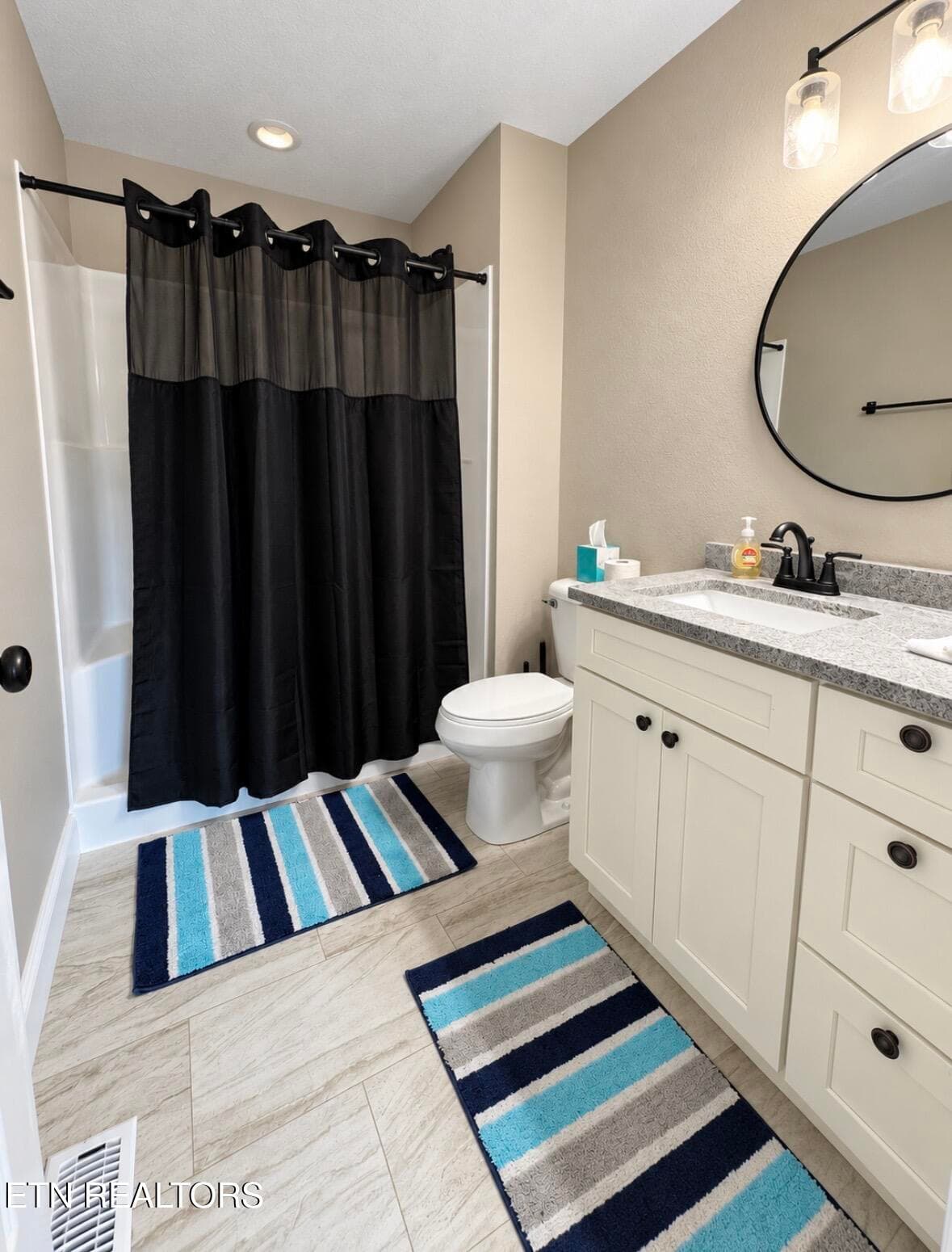 Master Bath - 327 Thomas Loop Rd, Sevierville, TN 37876