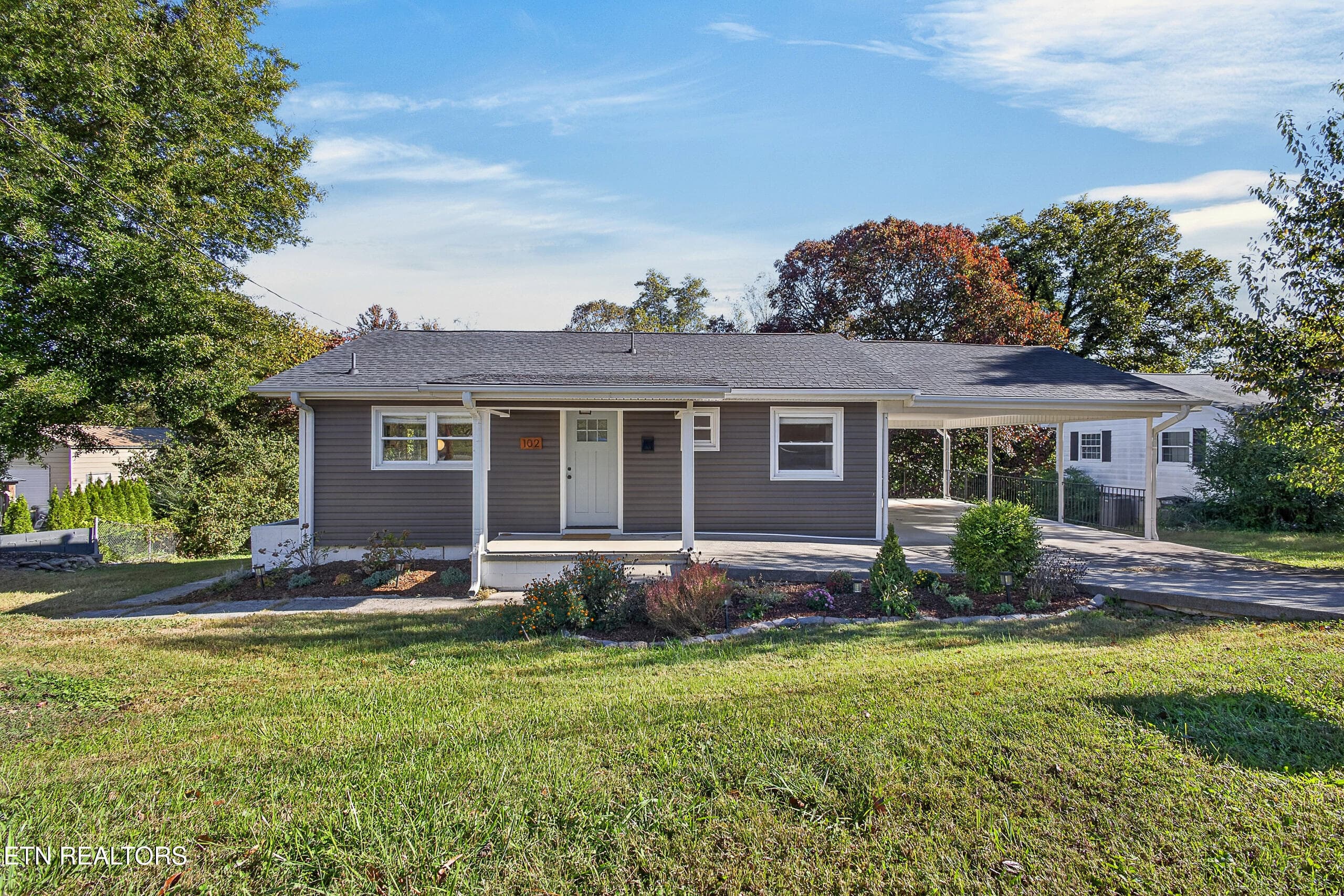 102 Poplar Rd, Oak Ridge, TN 37830