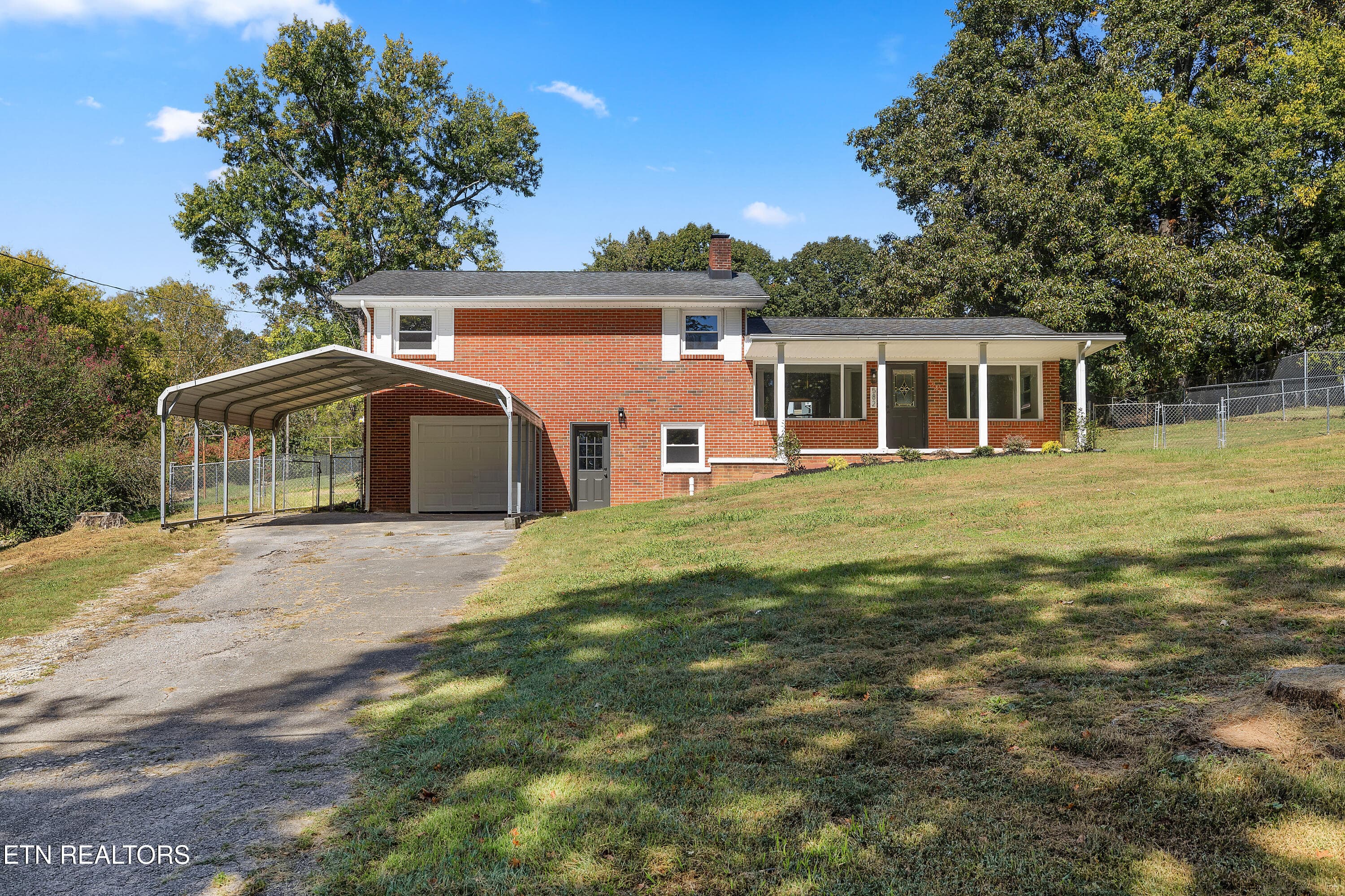 582 Strange Rd, Lenoir City, TN 37772