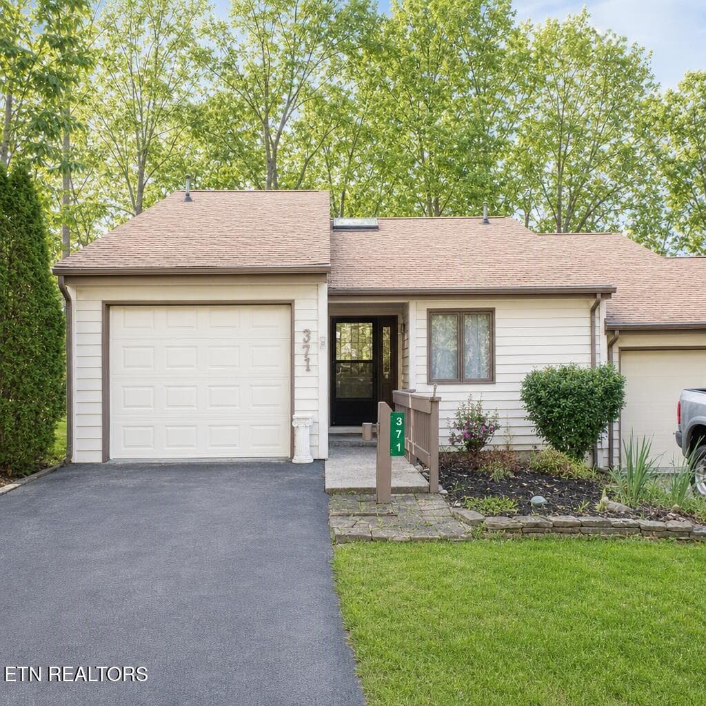 371 Lake Catherine Court, Crossville, TN 38558