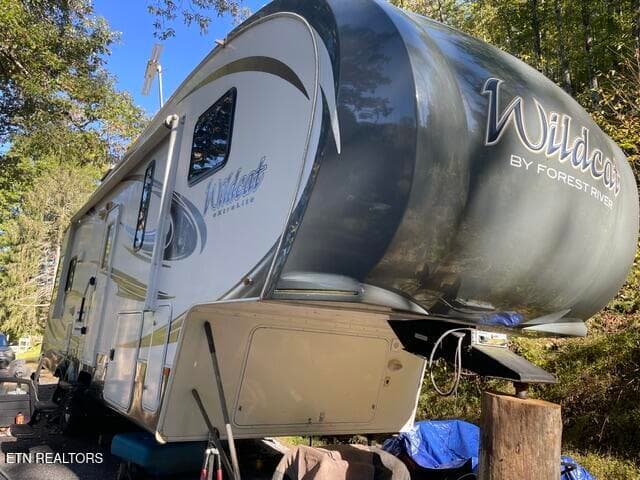 Camper - 387 Steve Brown Rd, Bean Station, TN 37708