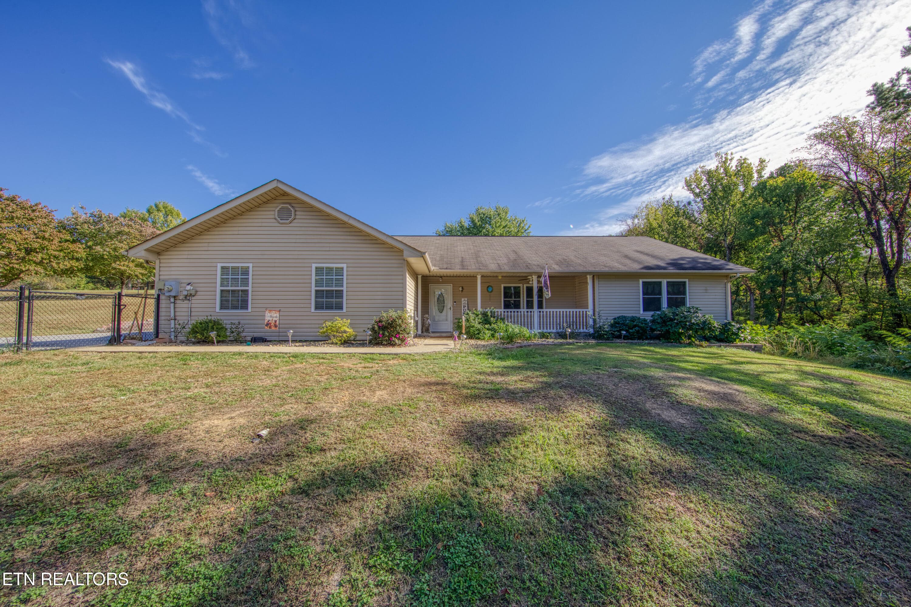 1733 Oakdale Drive, Dandridge, TN 37725