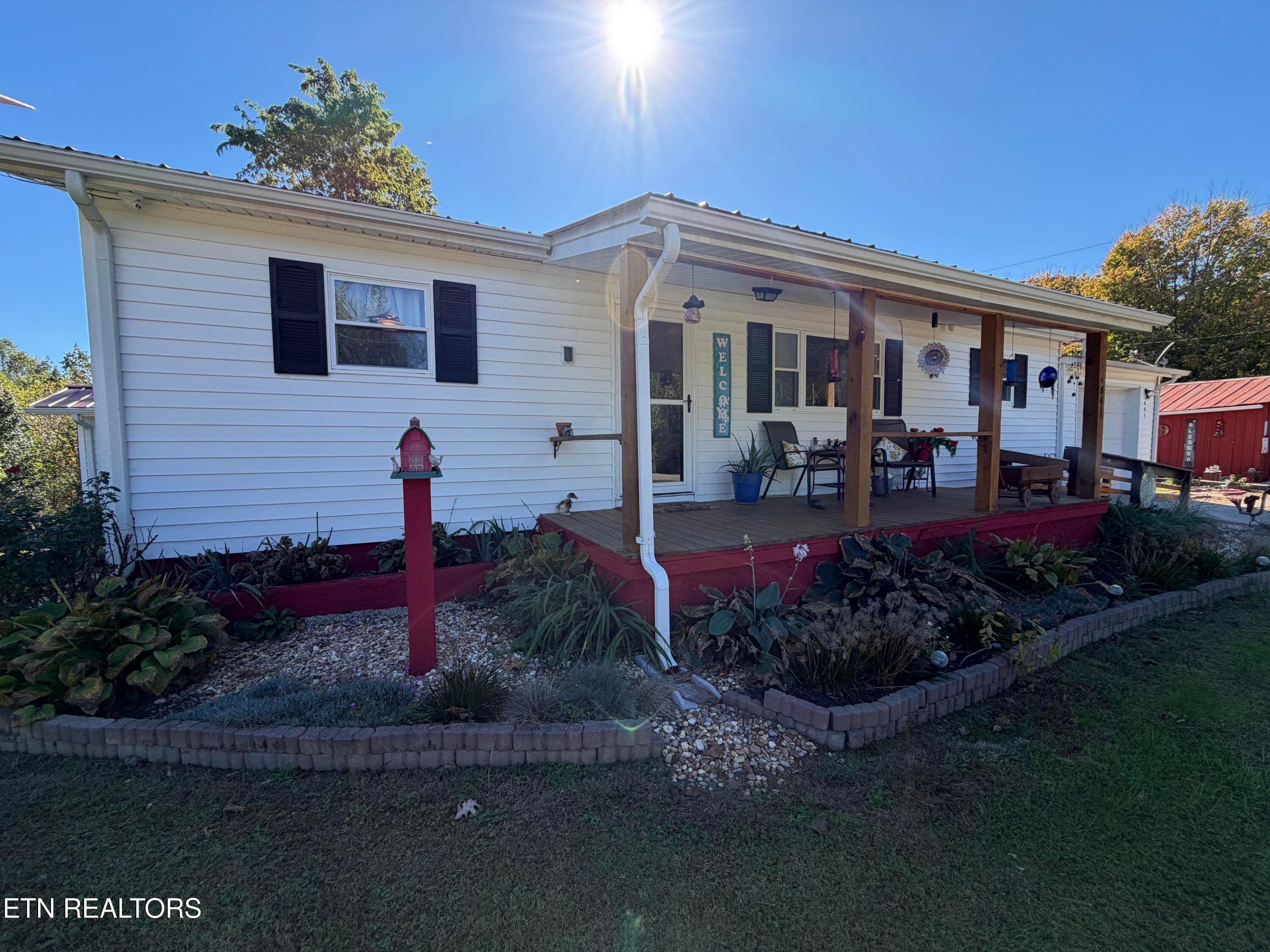 841 Yellow Cliff Rd, Jamestown, TN 38556