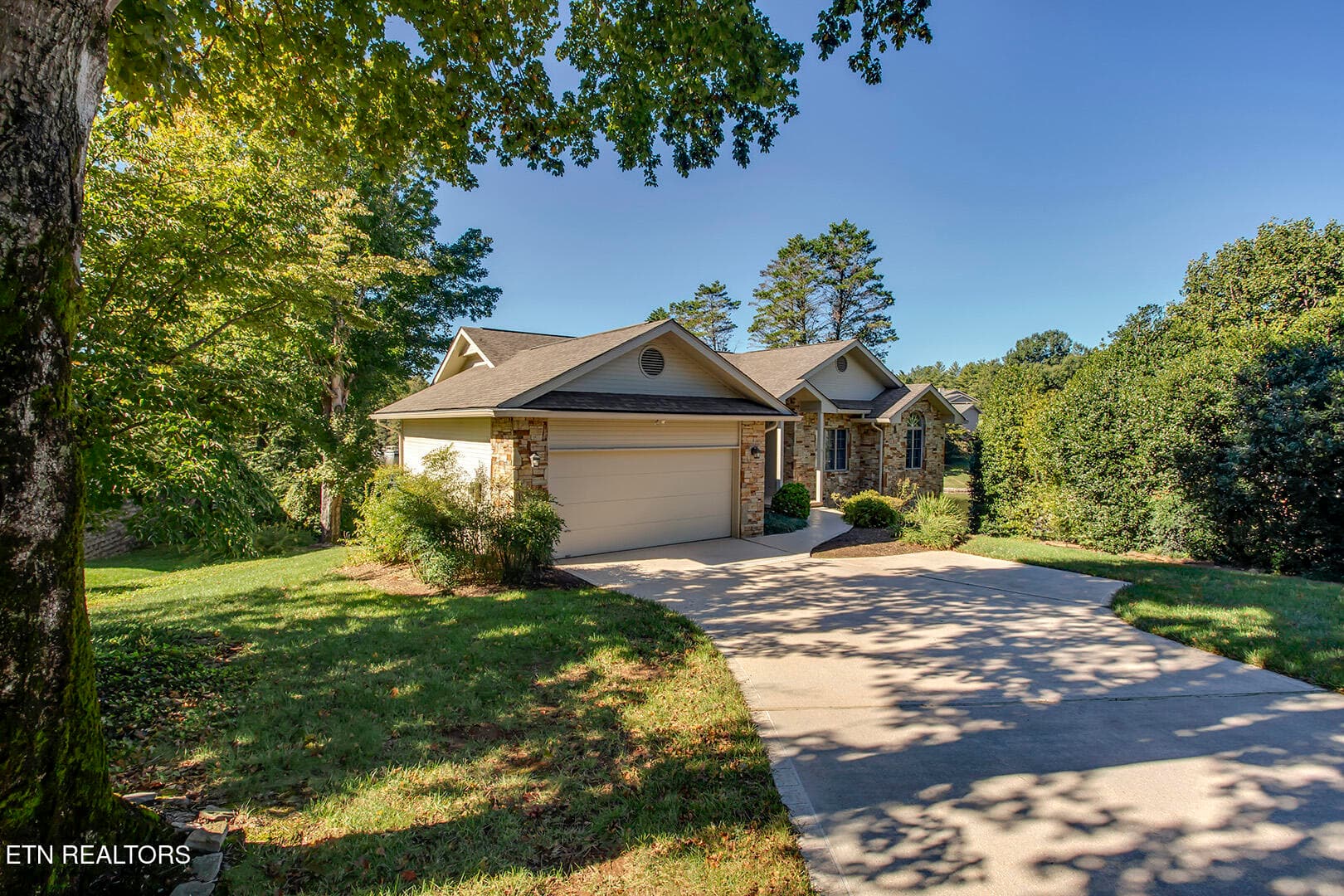 03_223 Chatuga Way_FrontLeft - 223 Chatuga Way, Loudon, TN 37774