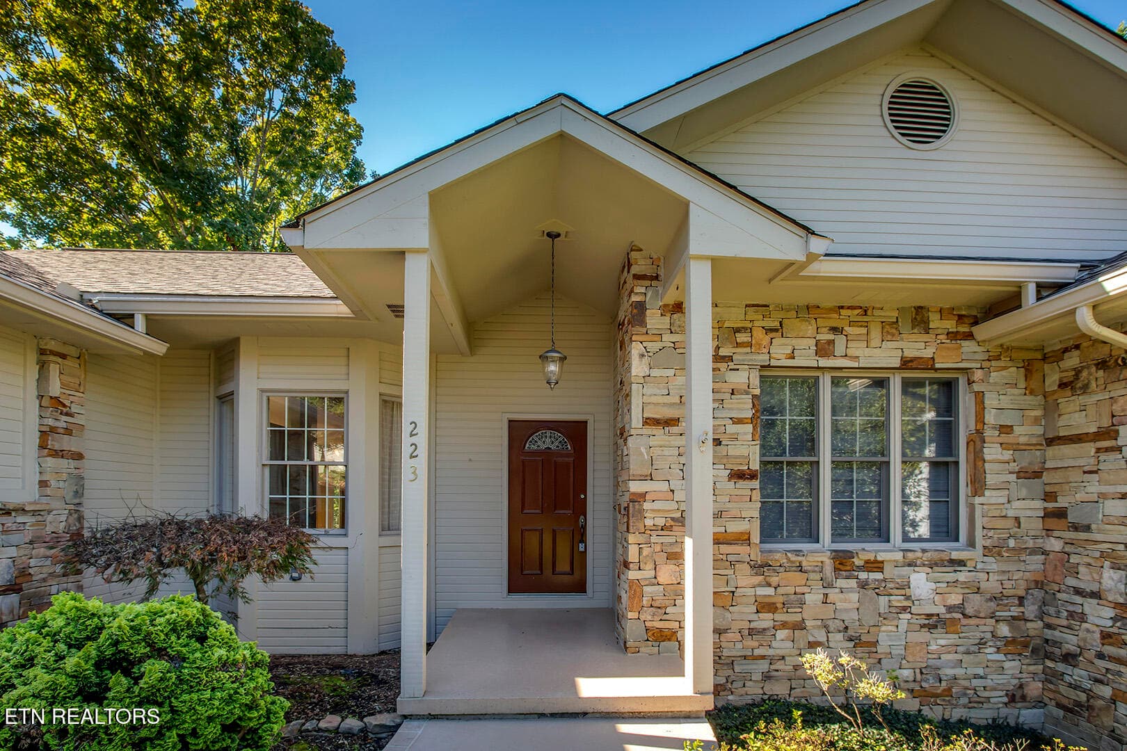 04_223 Chatuga Way_FrontEntry - 223 Chatuga Way, Loudon, TN 37774