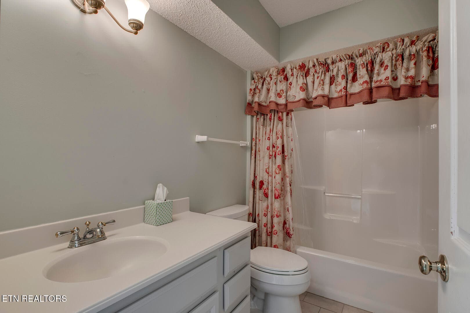 32_223 Chatuga Way_GuestBath1 - 223 Chatuga Way, Loudon, TN 37774