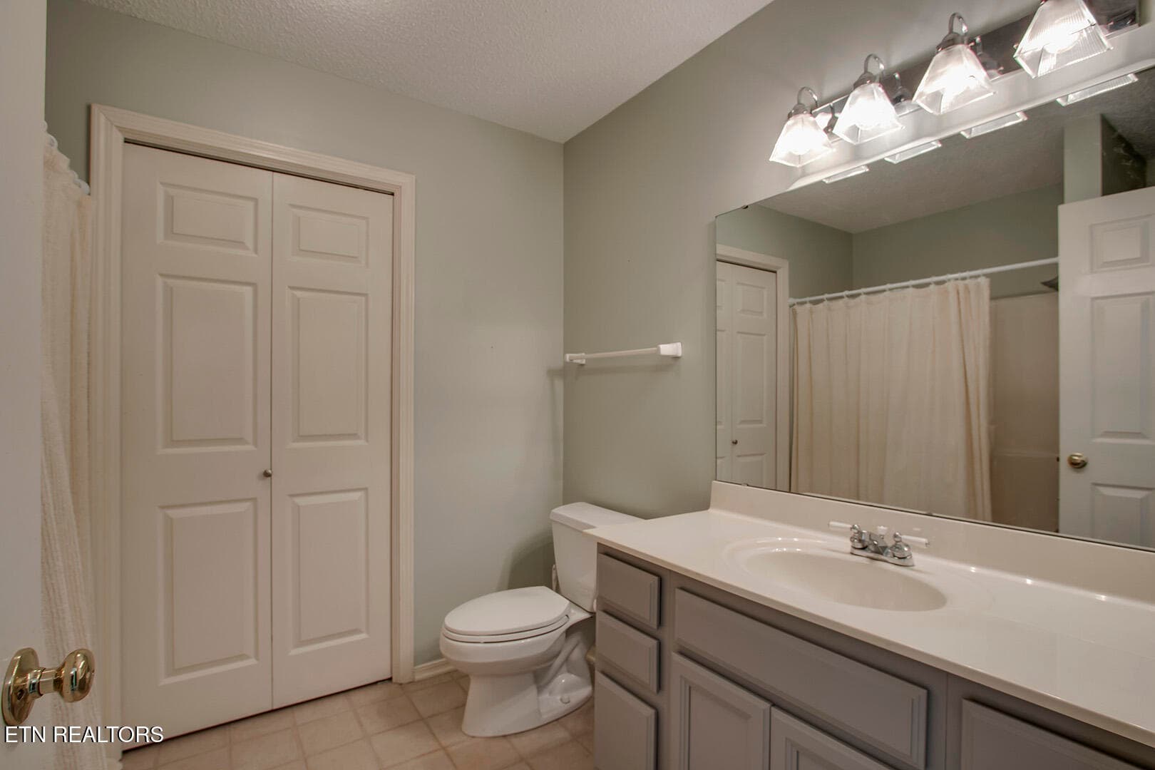 39_223 Chatuga Way_GuestBath2 - 223 Chatuga Way, Loudon, TN 37774