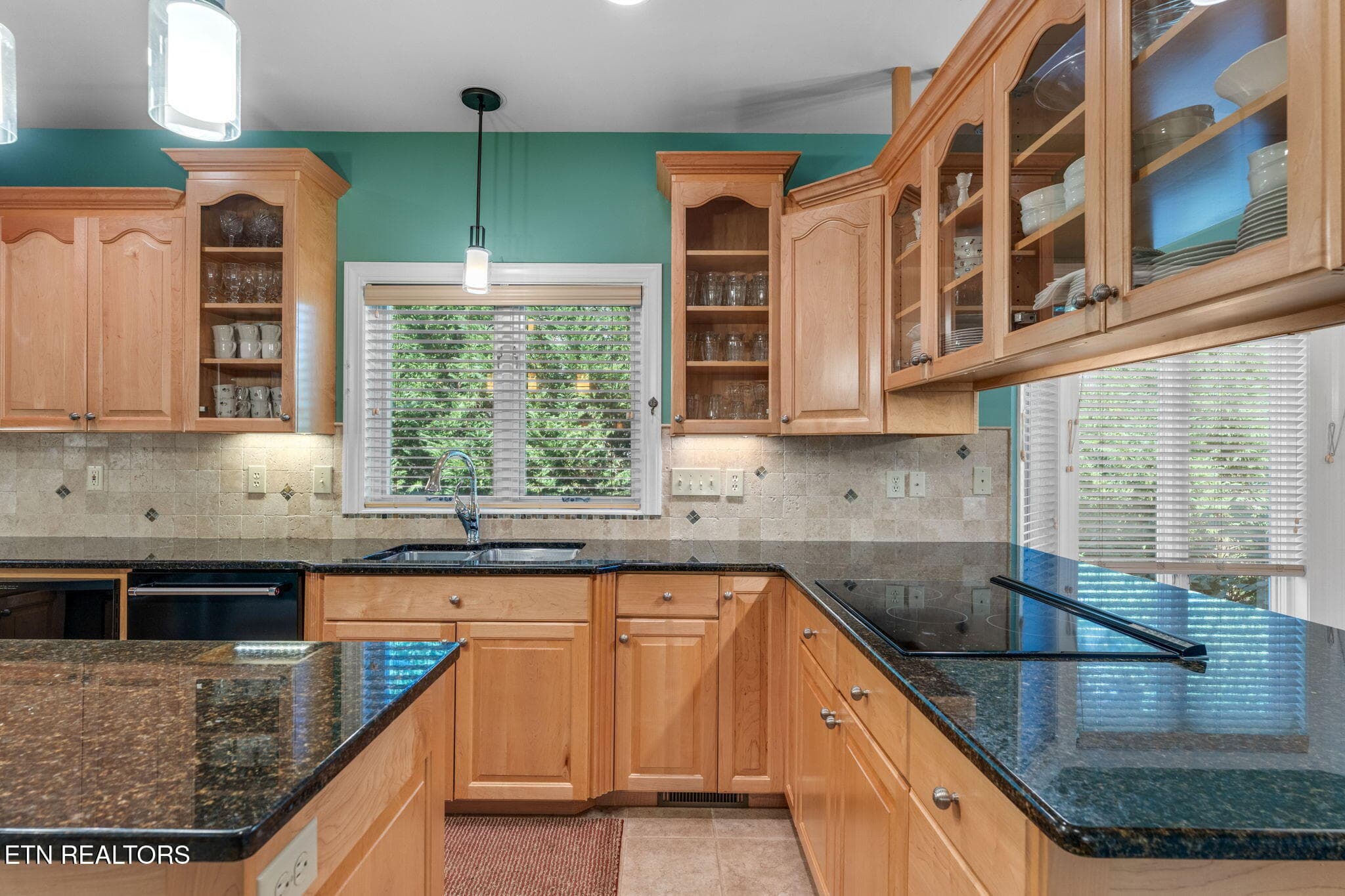 Kitchen - 404 Catoosa Lane, Loudon, TN 37774