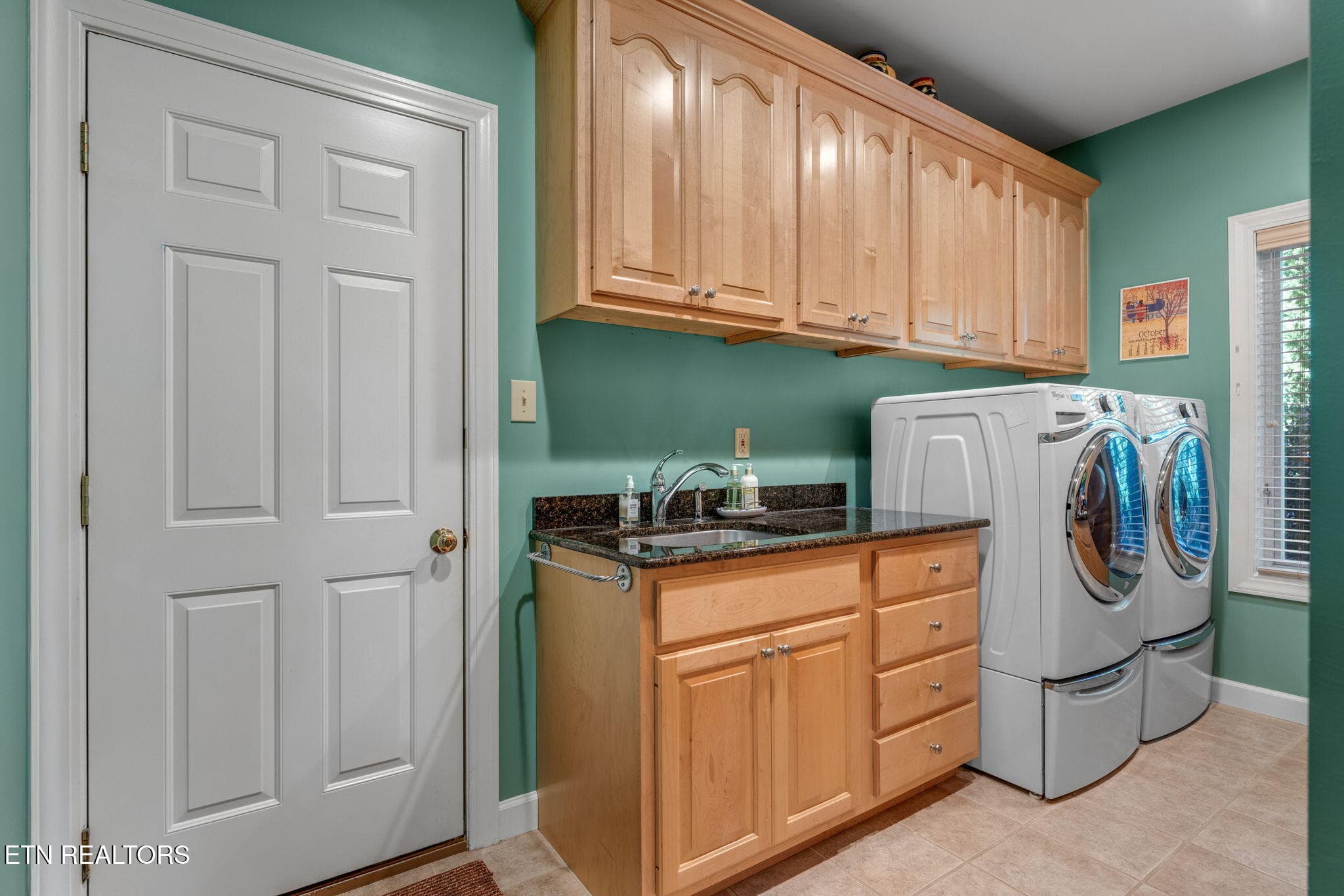 Laundry - 404 Catoosa Lane, Loudon, TN 37774