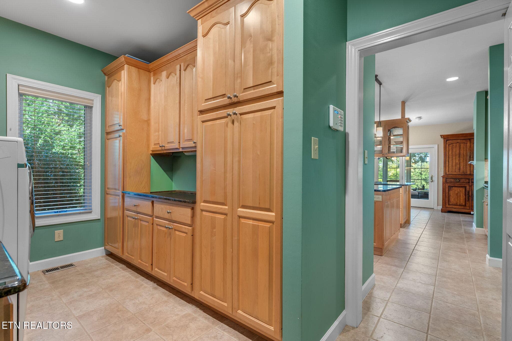 Laundry - 404 Catoosa Lane, Loudon, TN 37774
