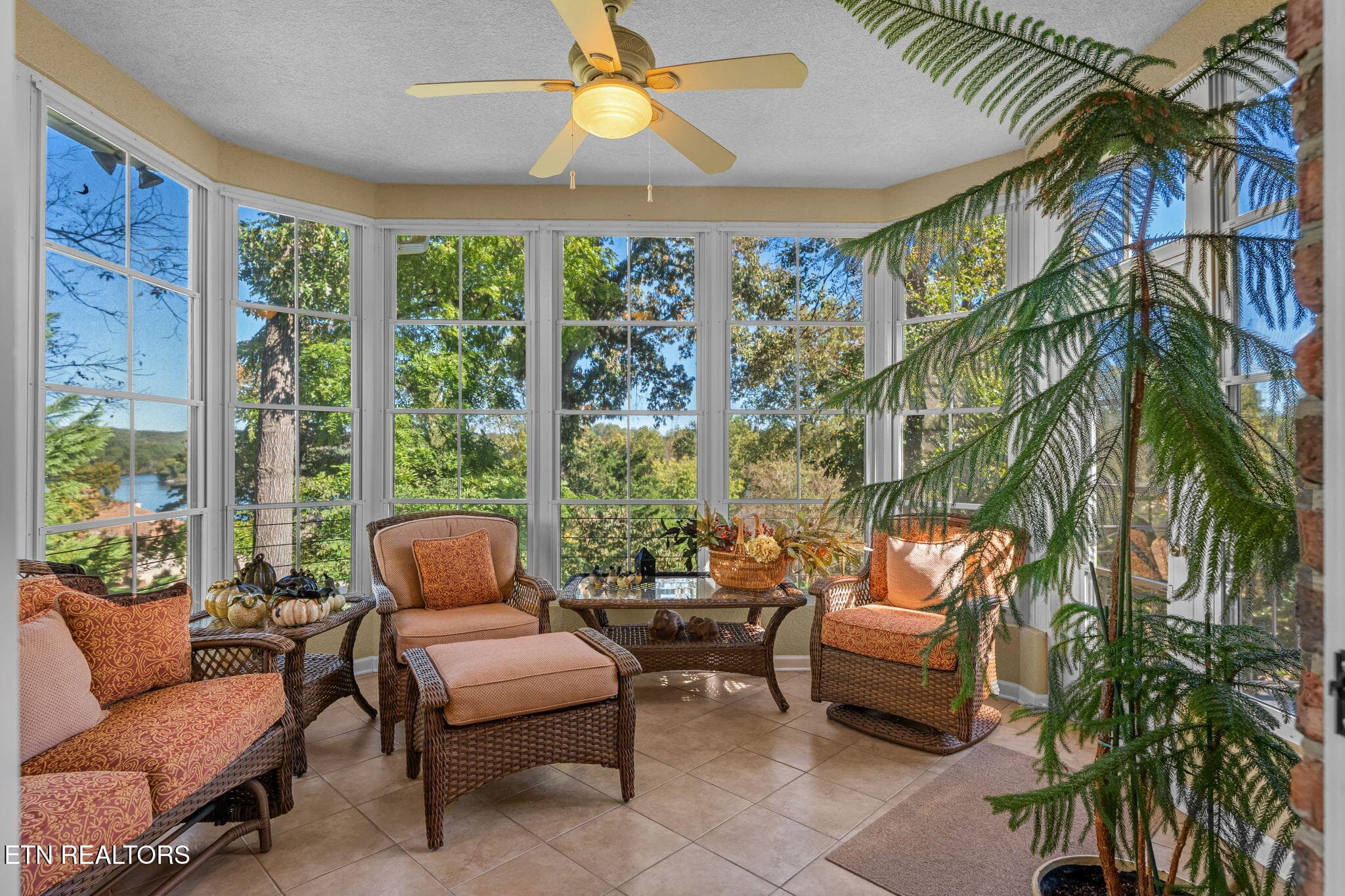 Sunroom - 404 Catoosa Lane, Loudon, TN 37774