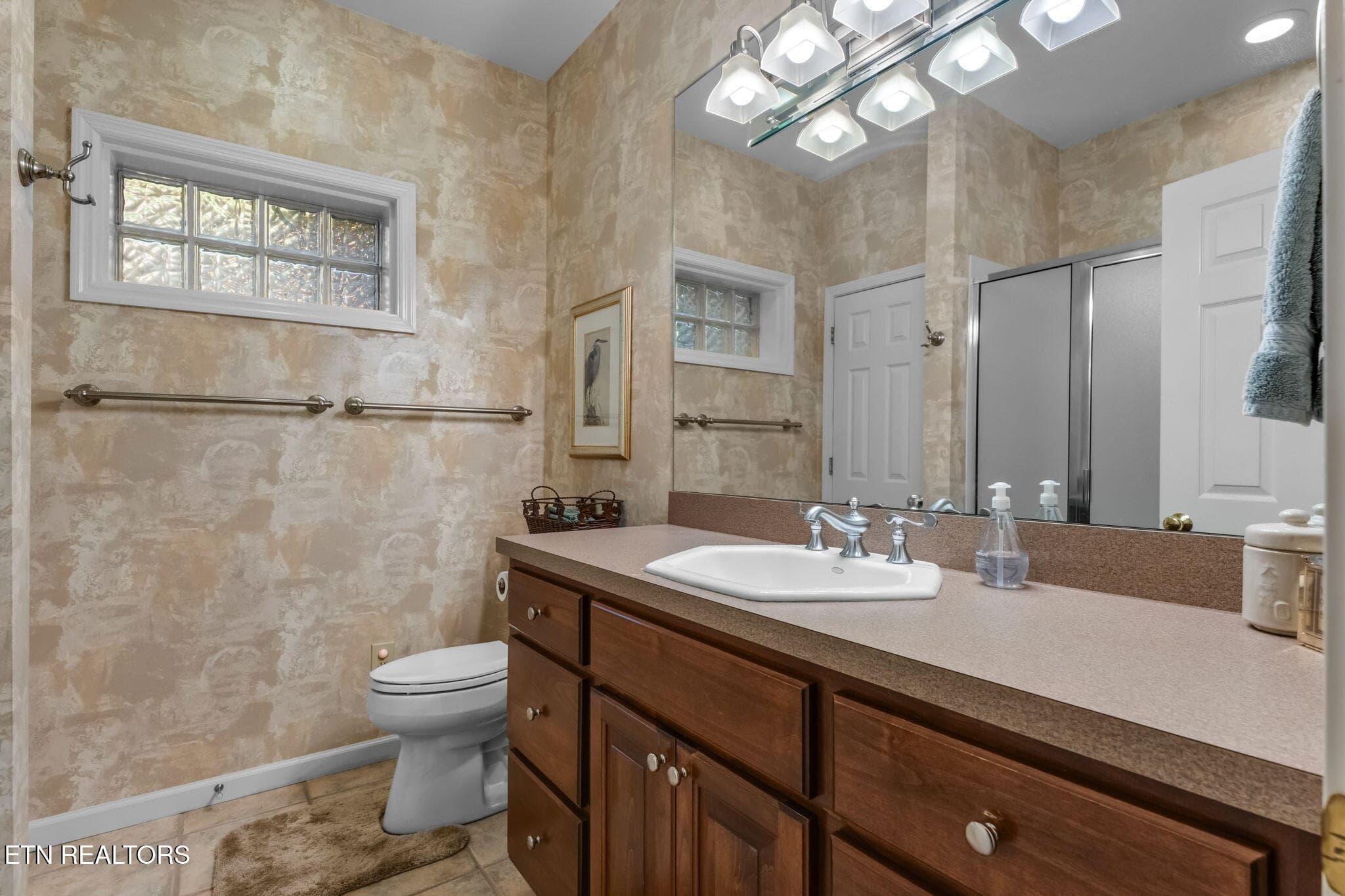 Full Bath - 404 Catoosa Lane, Loudon, TN 37774
