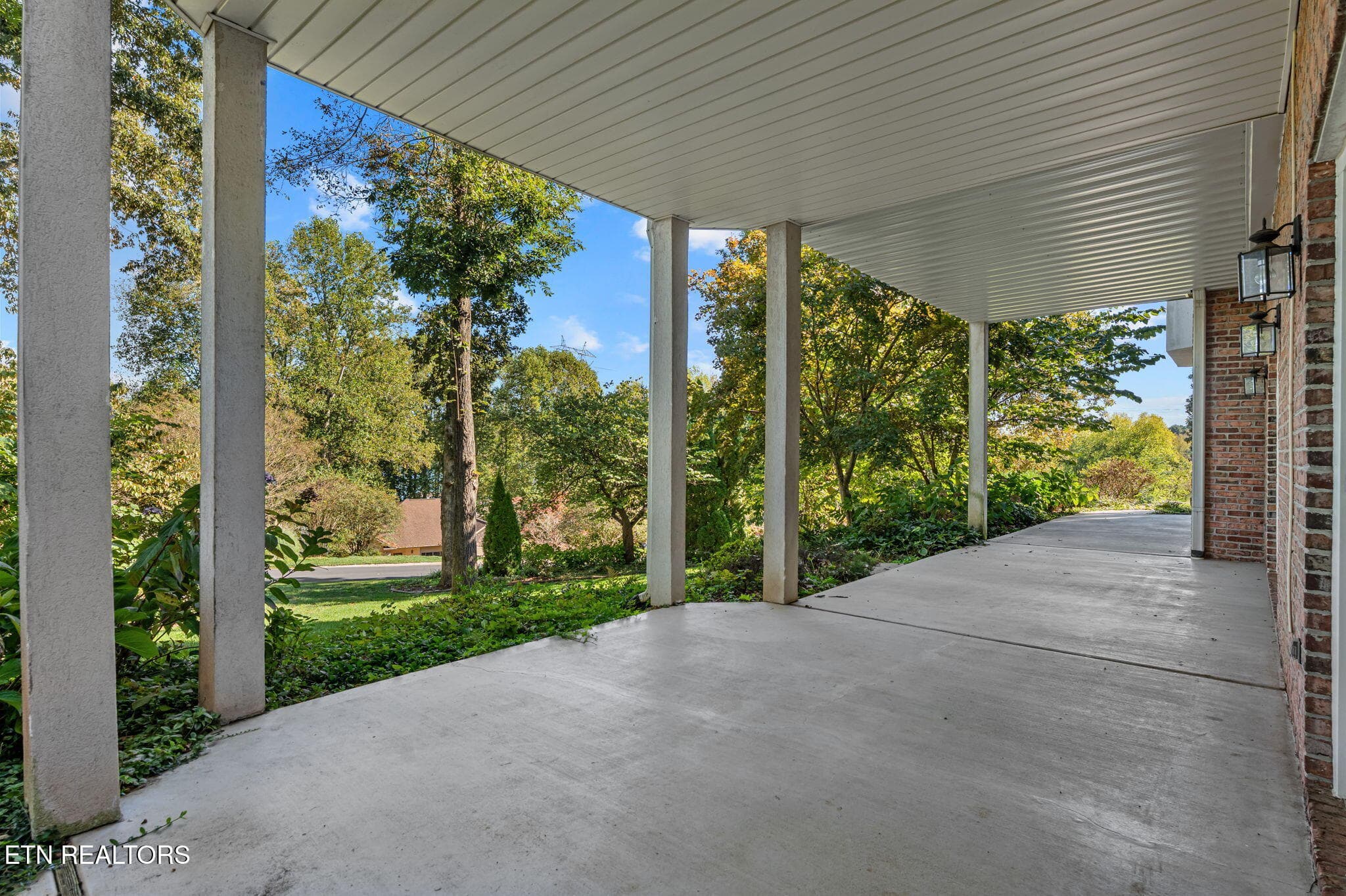 Covered patio - 404 Catoosa Lane, Loudon, TN 37774