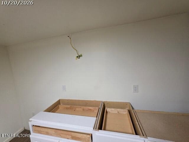 Damage missing light - 520 Burns Rd, Knoxville, TN 37914
