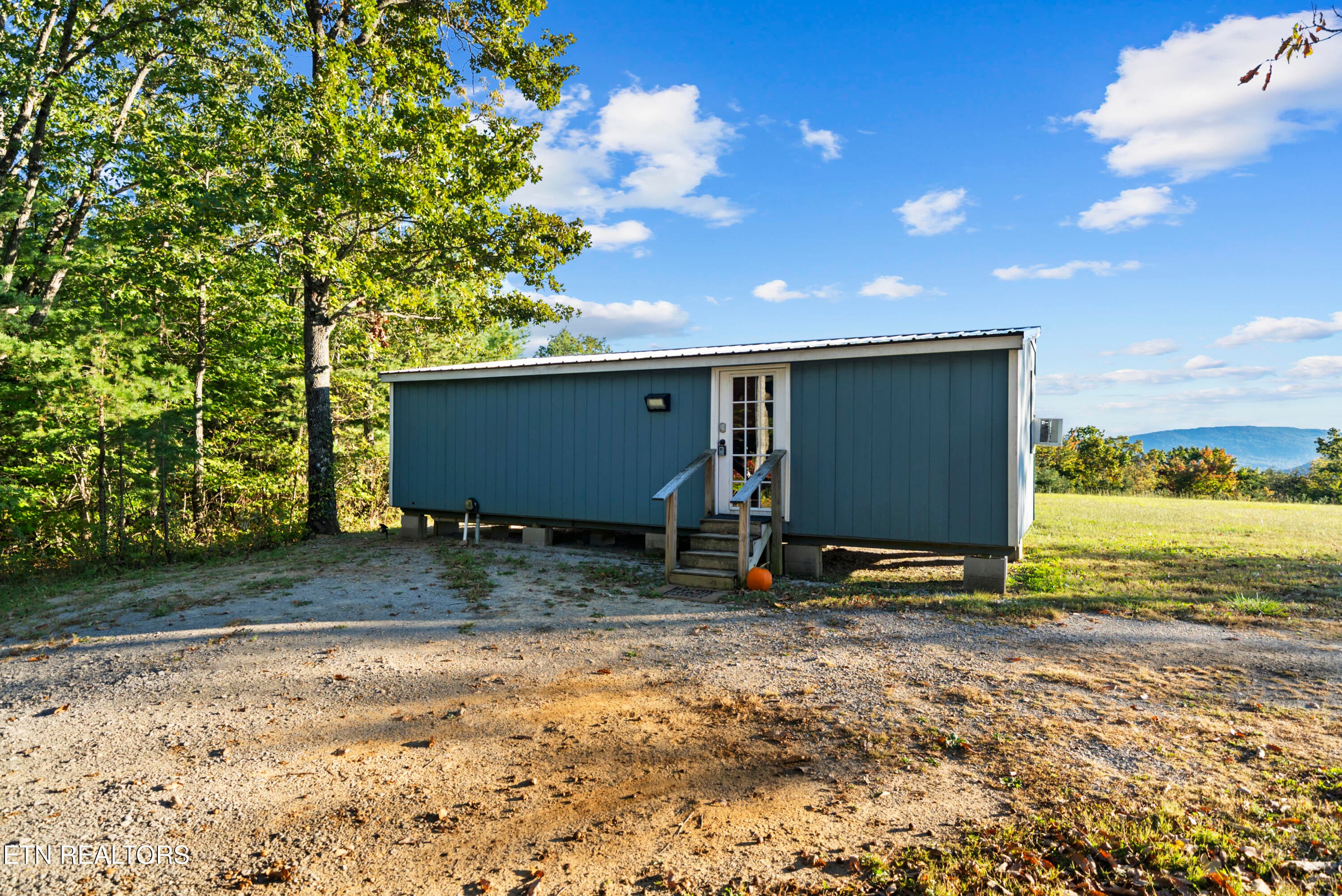 Blue house - 1478 Mawila Ridge Rd, Crossville, TN 38555