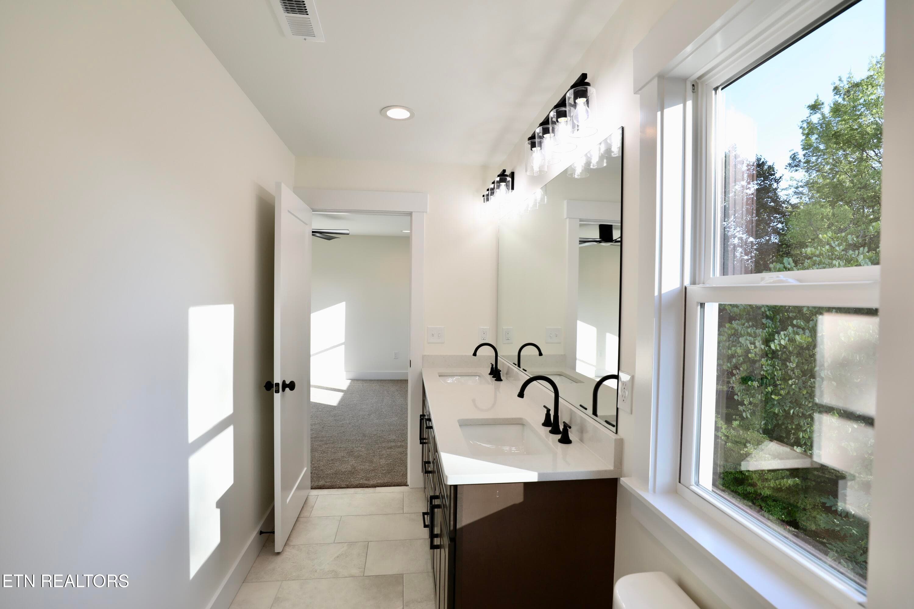 37 - Avenue B 204,206,208, Alcoa, TN 37701