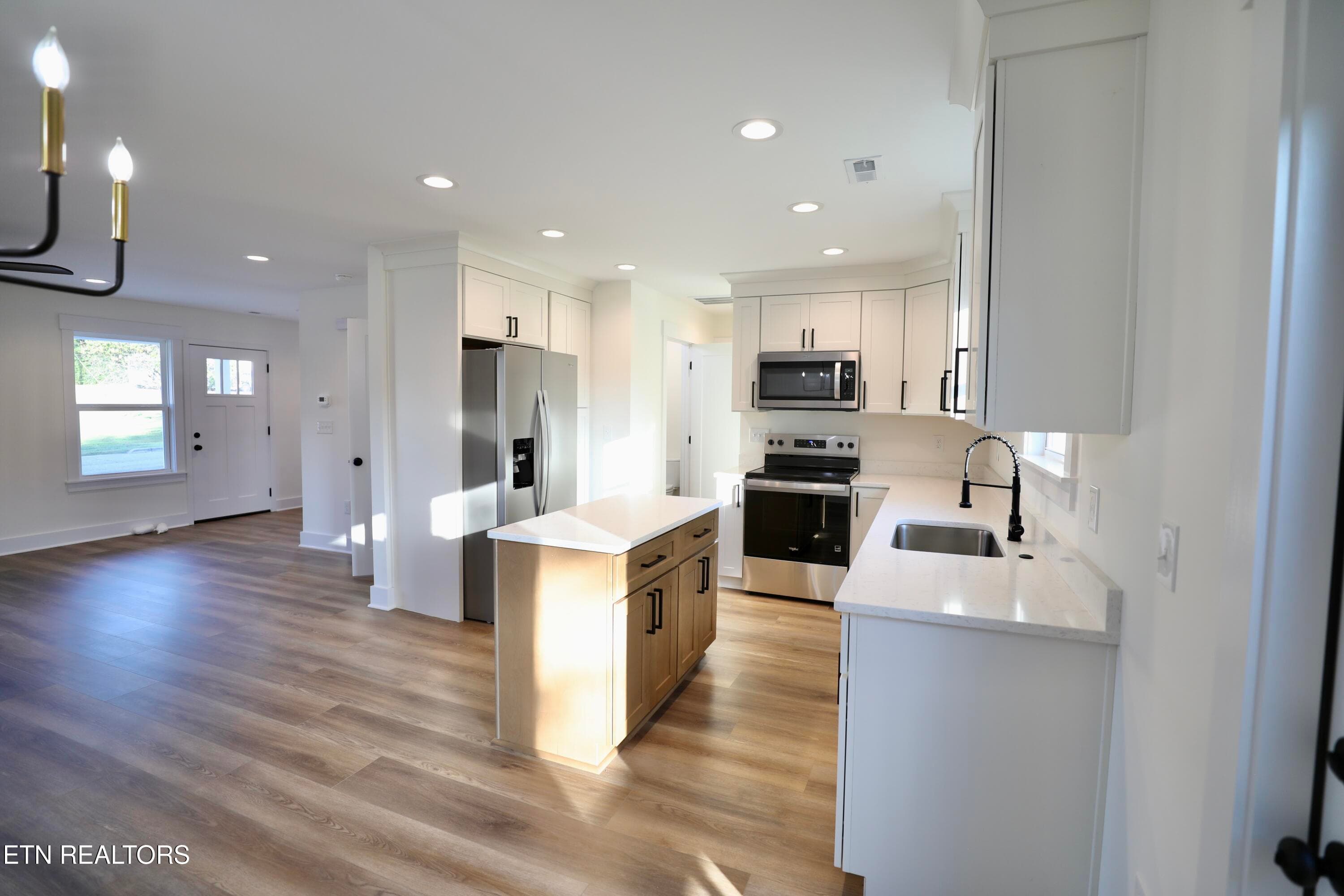 21 - Avenue B 204,206,208, Alcoa, TN 37701
