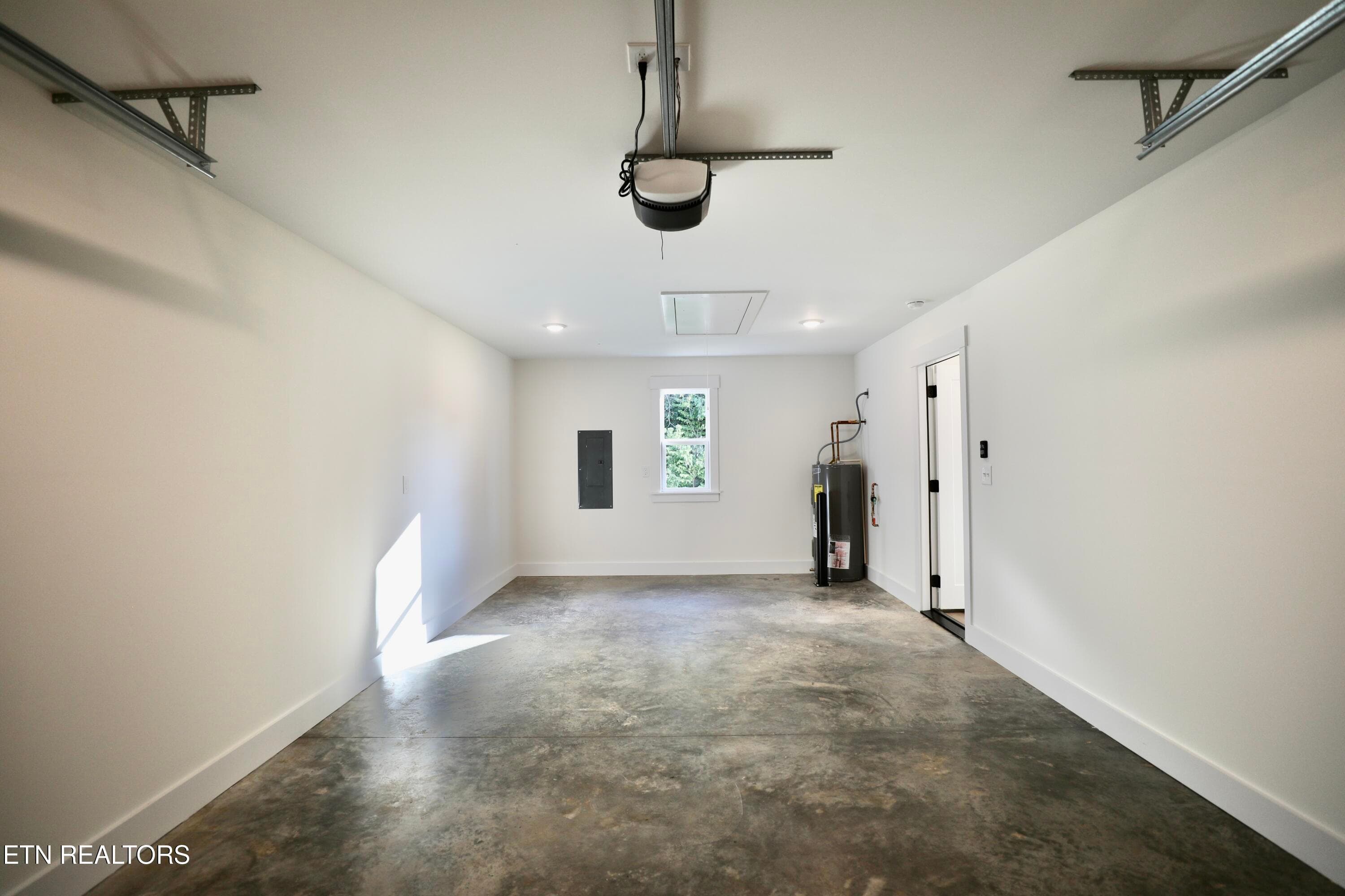 24 - Avenue B 204,206,208, Alcoa, TN 37701