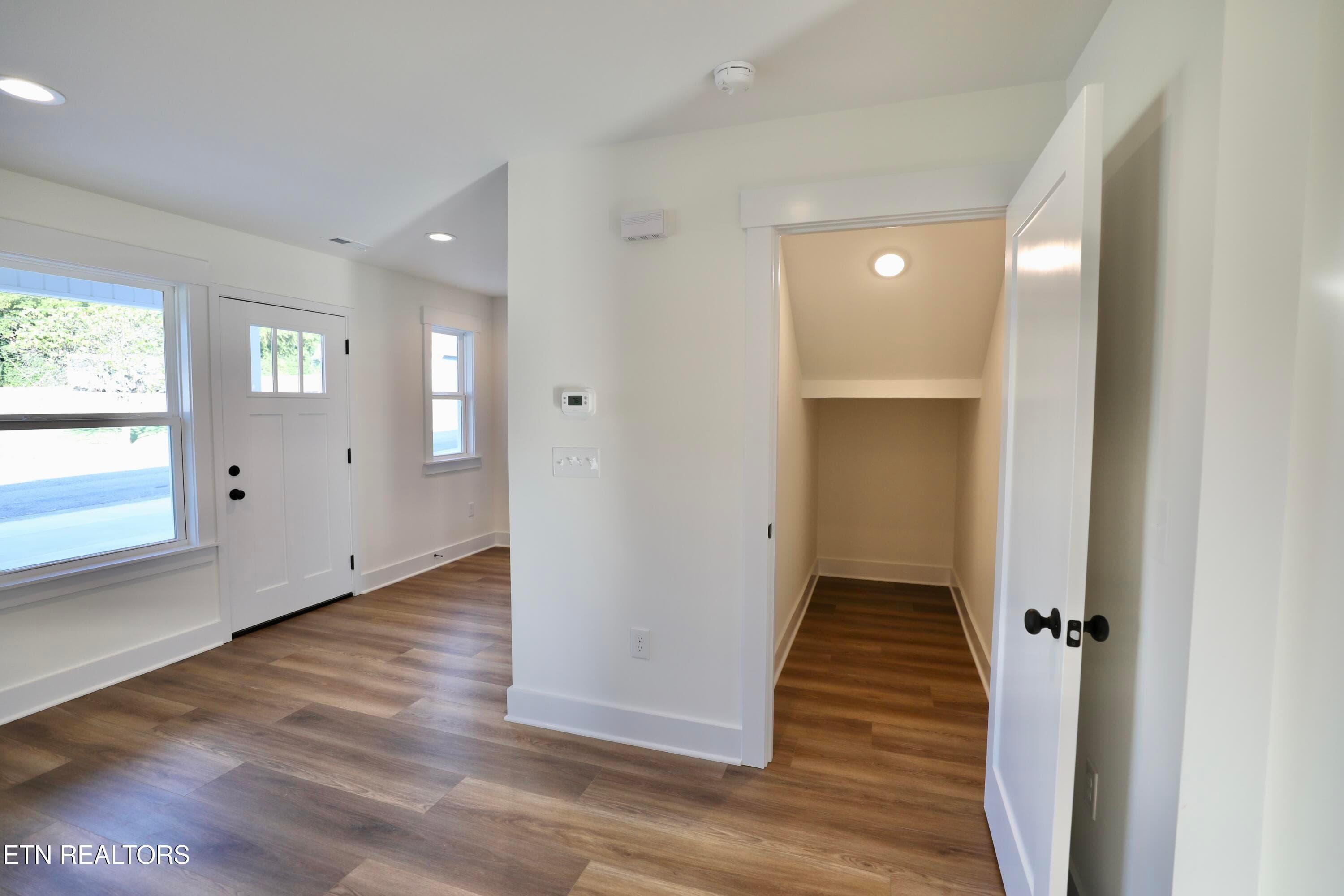 27 - Avenue B 204,206,208, Alcoa, TN 37701