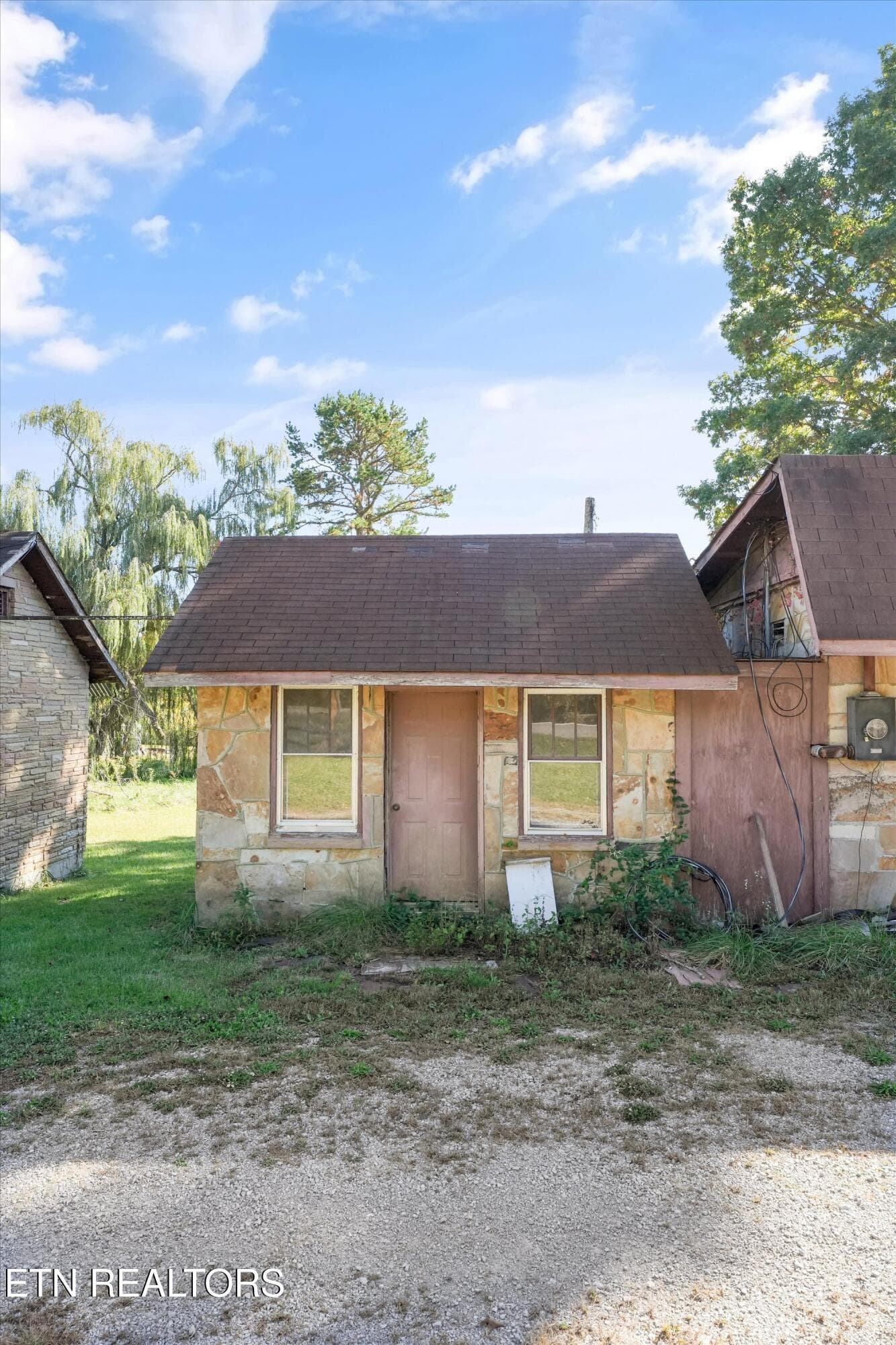 Commercial Property Exterior - 9476 Morgan County Hwy, Sunbright, TN 37872