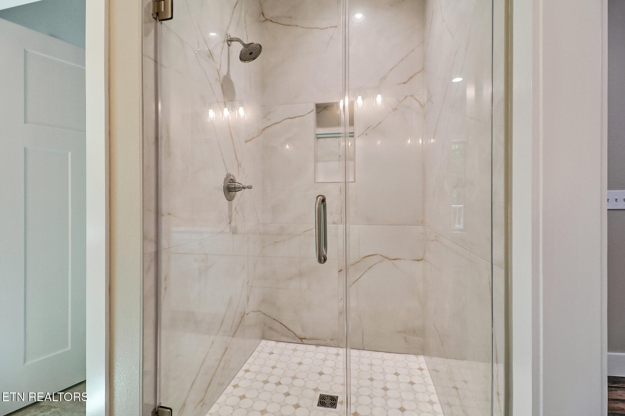 Master Shower - 136 Pomeroy Drive, Crossville, TN 38558