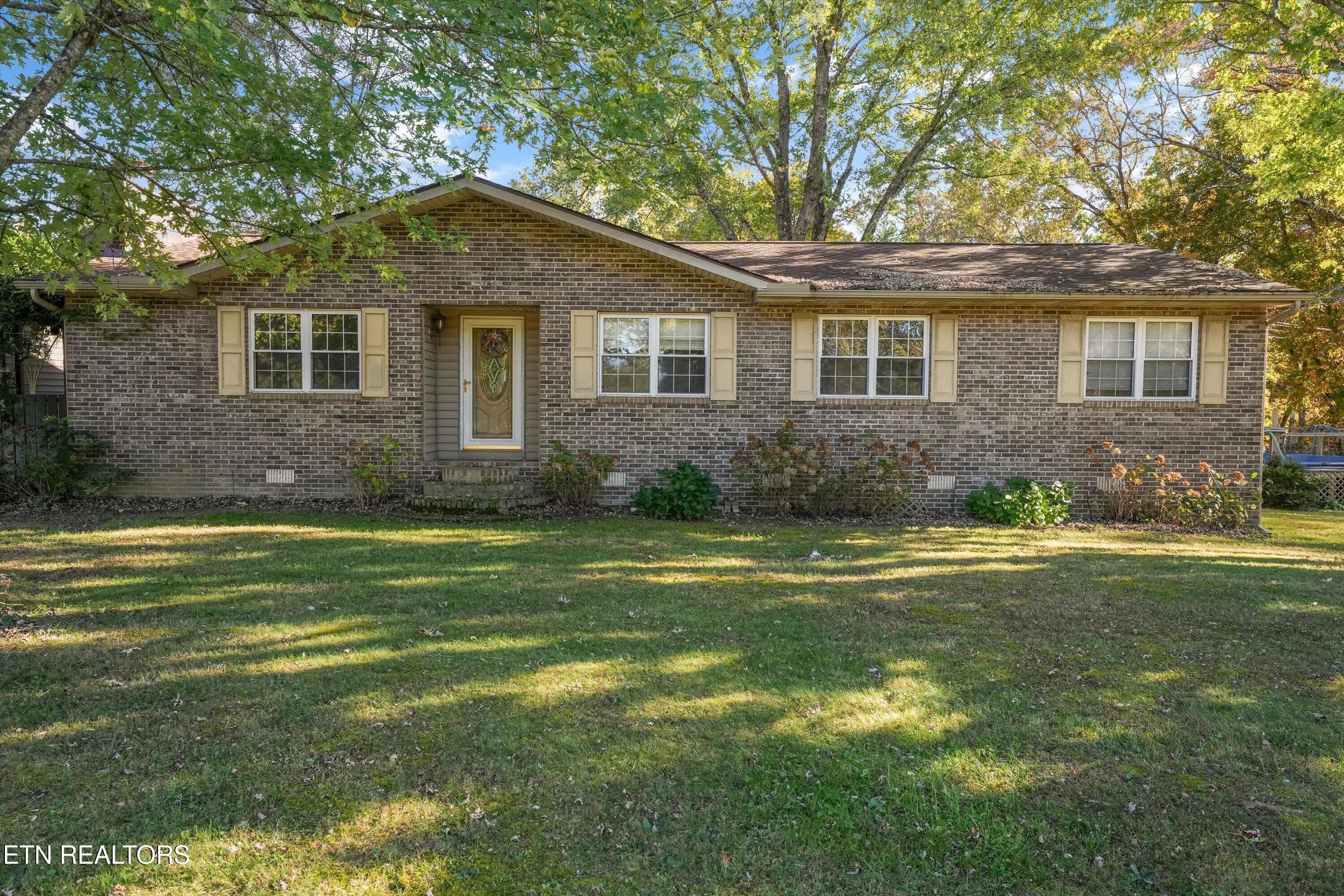 9438 Morgan County Hwy, Sunbright, TN 37872