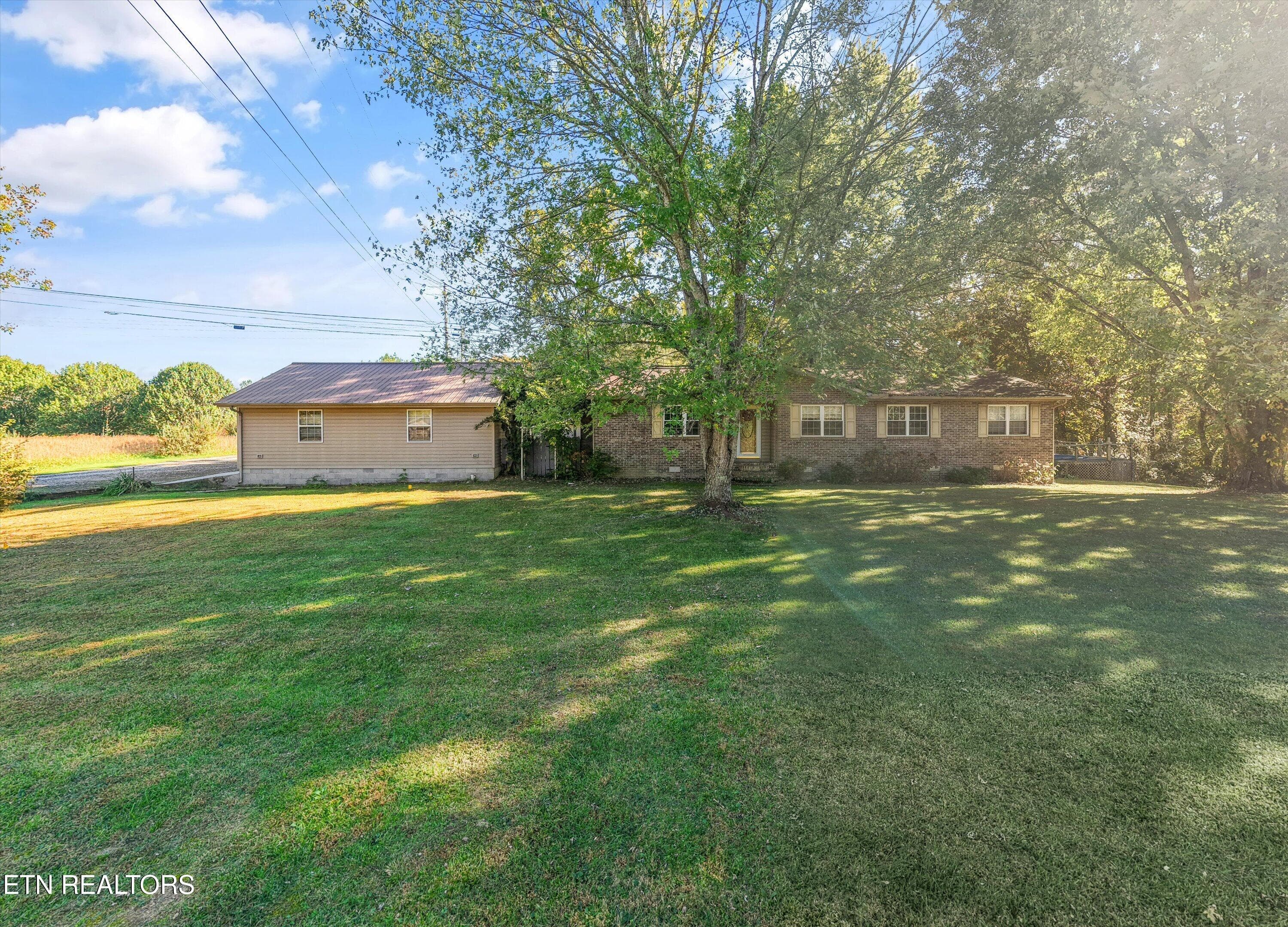 Beautiful Country Setting - 9438 Morgan County Hwy, Sunbright, TN 37872