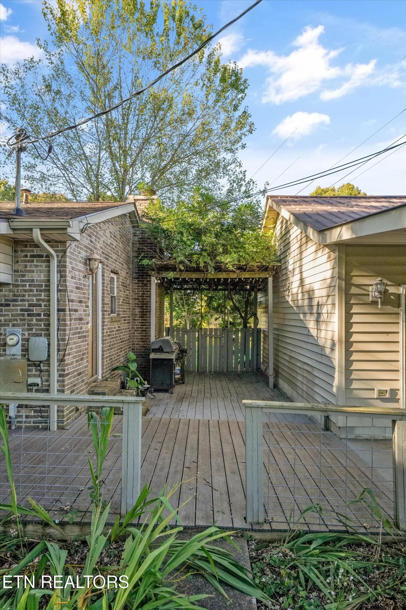 Beautiful Patio - 9438-0 Morgan County Hwy, Sunbright, TN 37872