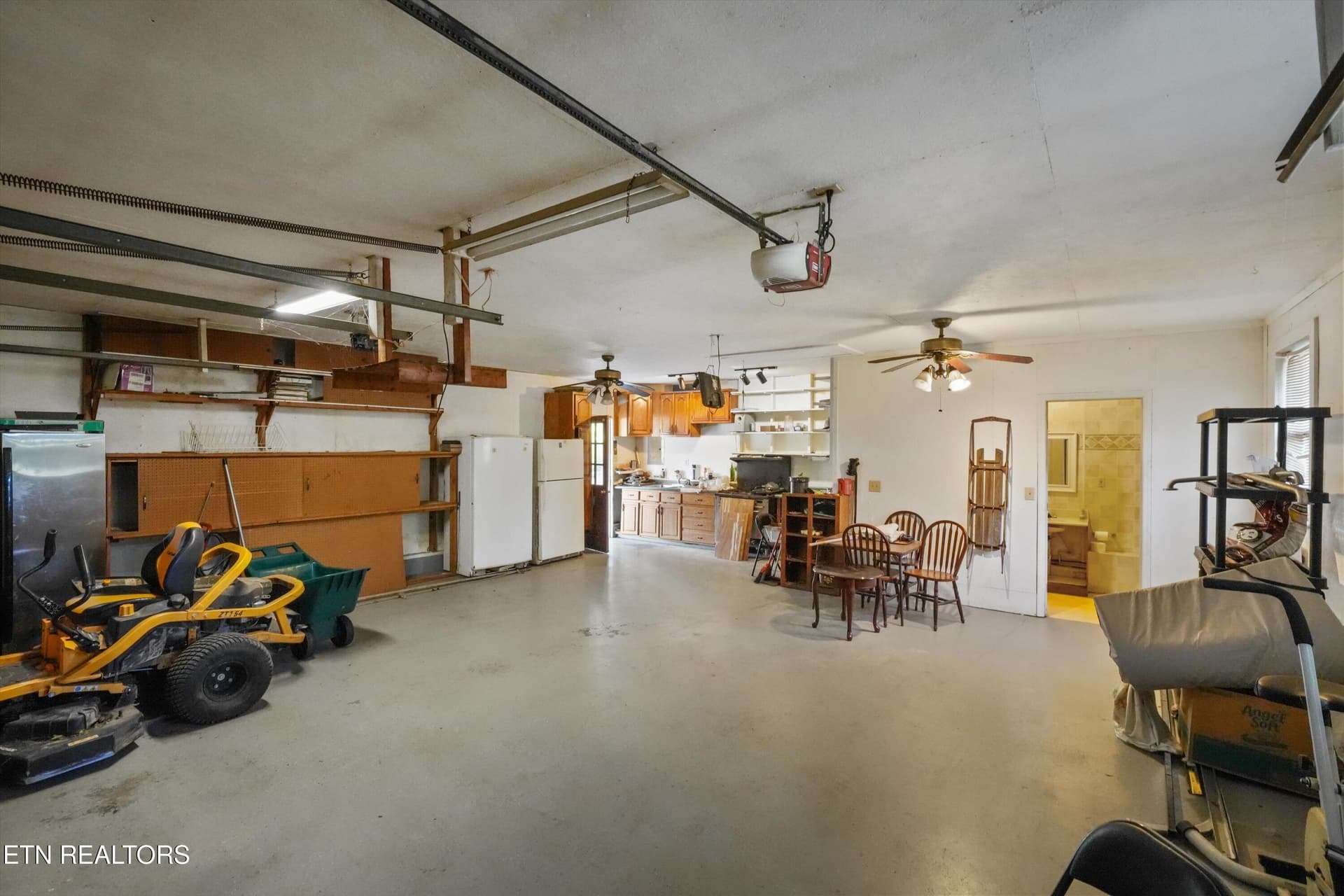 Flexible Space for Rental Potential - 9438-0 Morgan County Hwy, Sunbright, TN 37872