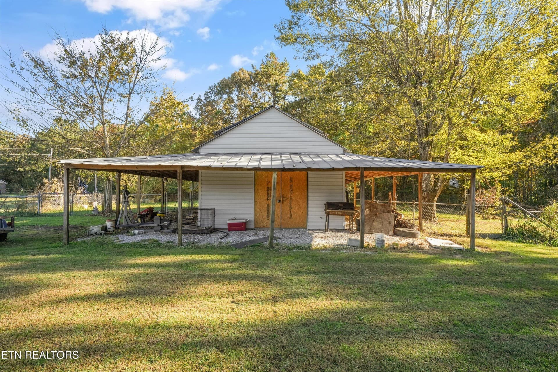 Additional Garage and Storage - 9438-0 Morgan County Hwy, Sunbright, TN 37872