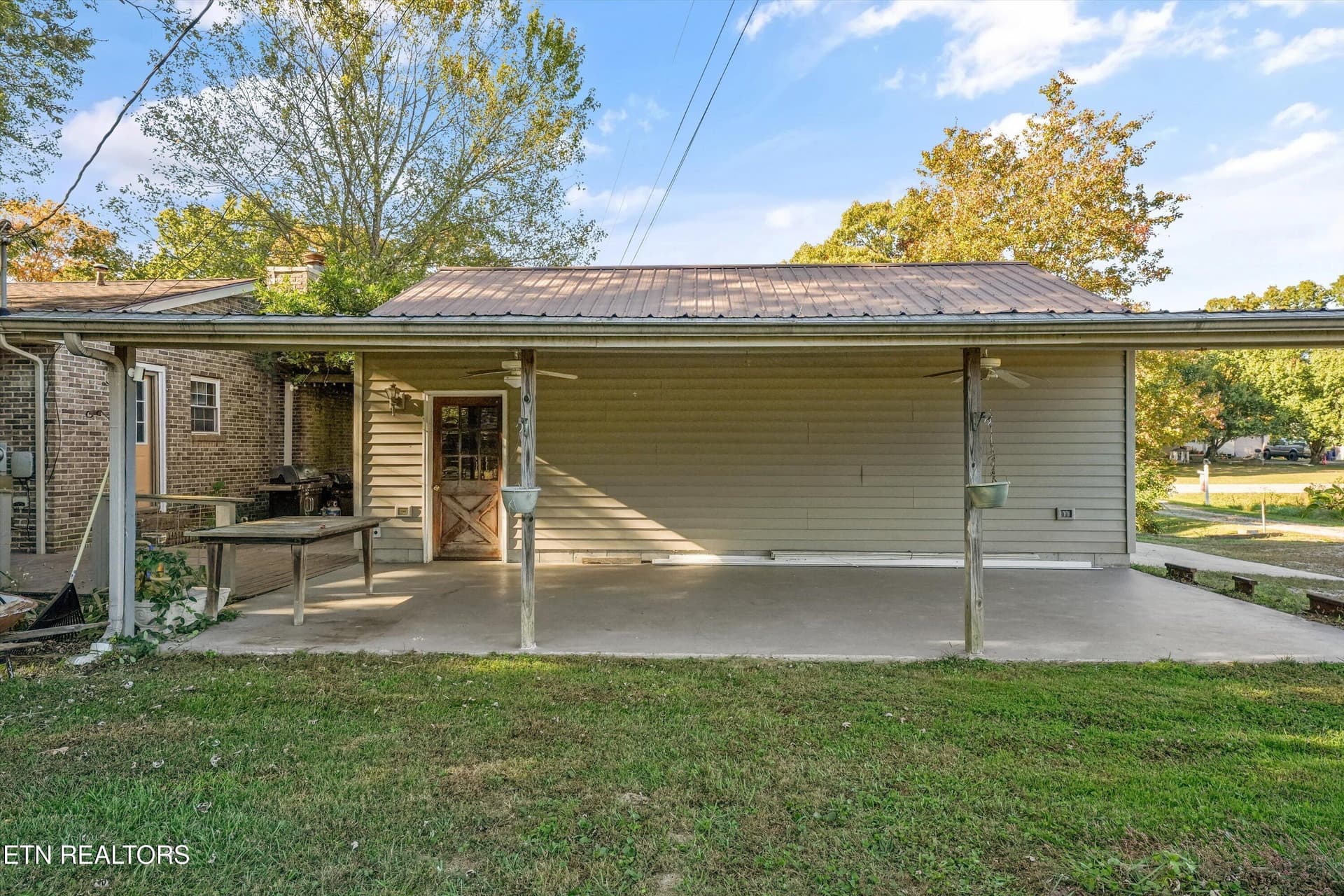 Barn with Versatile Utility - 9438-0 Morgan County Hwy, Sunbright, TN 37872