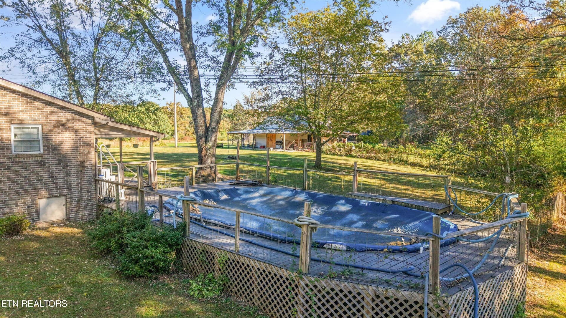 Above-Ground Swimming Pool - 9438-0 Morgan County Hwy, Sunbright, TN 37872
