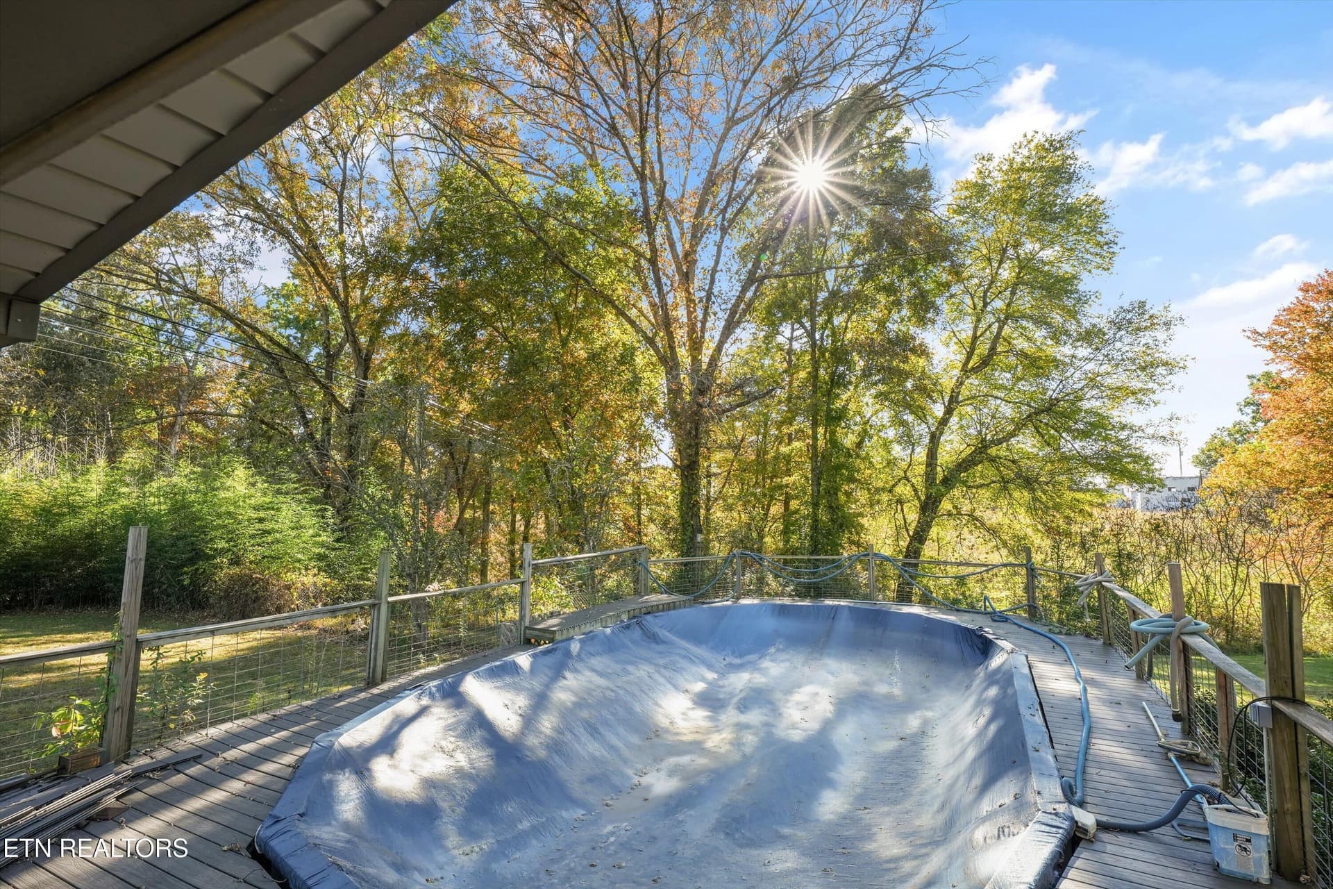 Above-Ground Swimming Pool - 9438-0 Morgan County Hwy, Sunbright, TN 37872