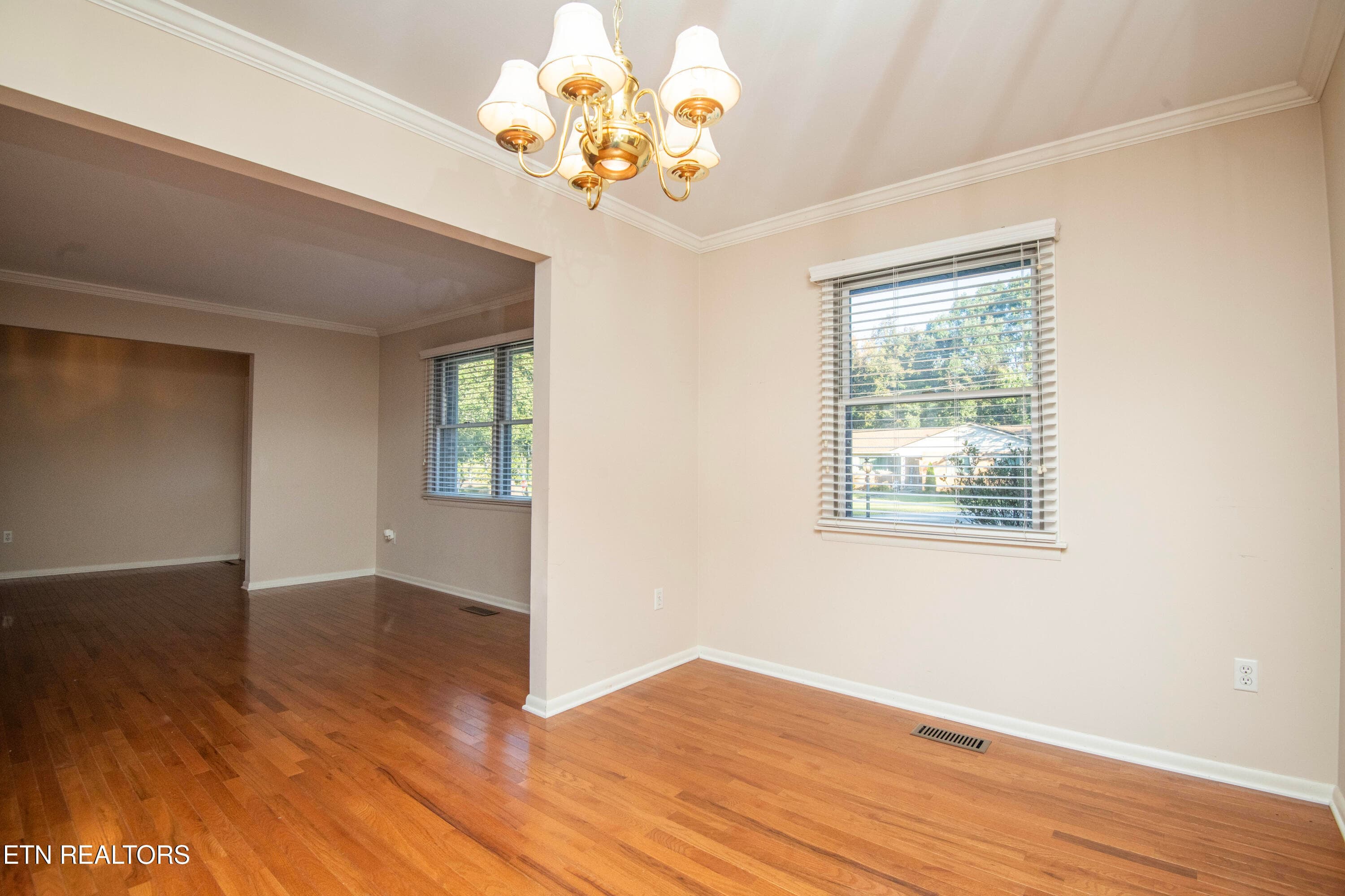 dining 1 - 106 Circle Drive, Harriman, TN 37748