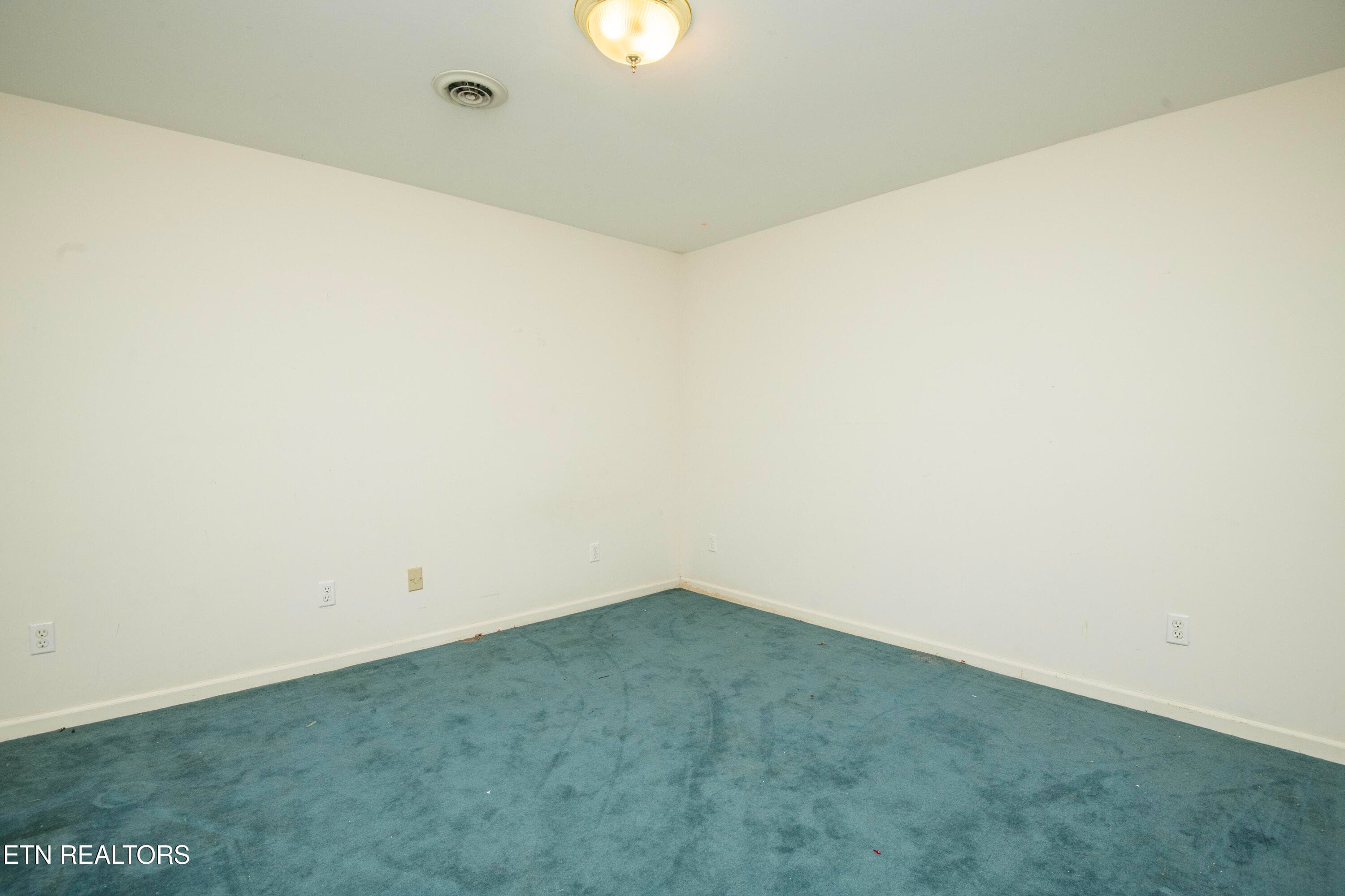 ffice 2 - 106 Circle Drive, Harriman, TN 37748