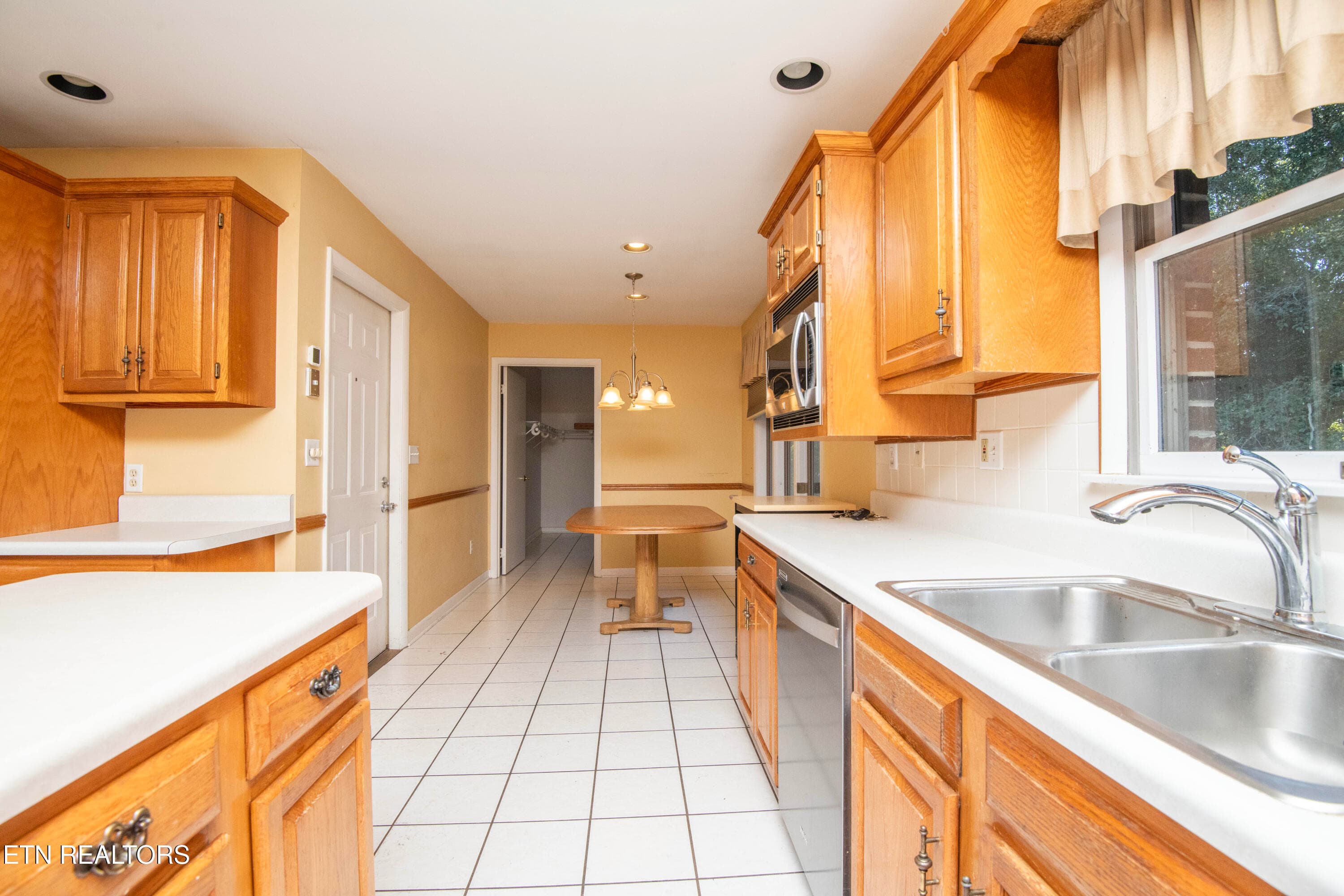 kitchen 3 - 106 Circle Drive, Harriman, TN 37748