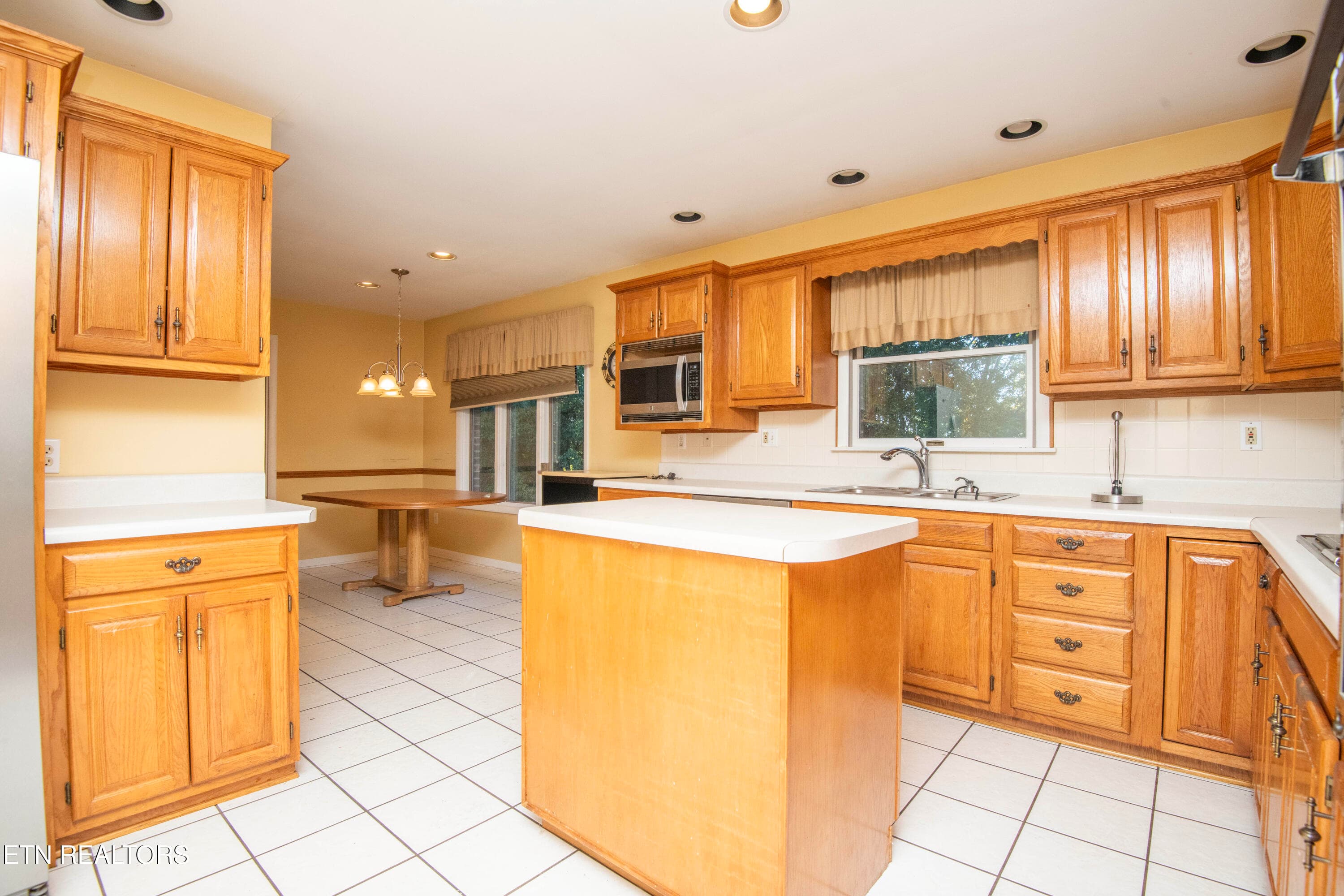 kitchen 4 - 106 Circle Drive, Harriman, TN 37748