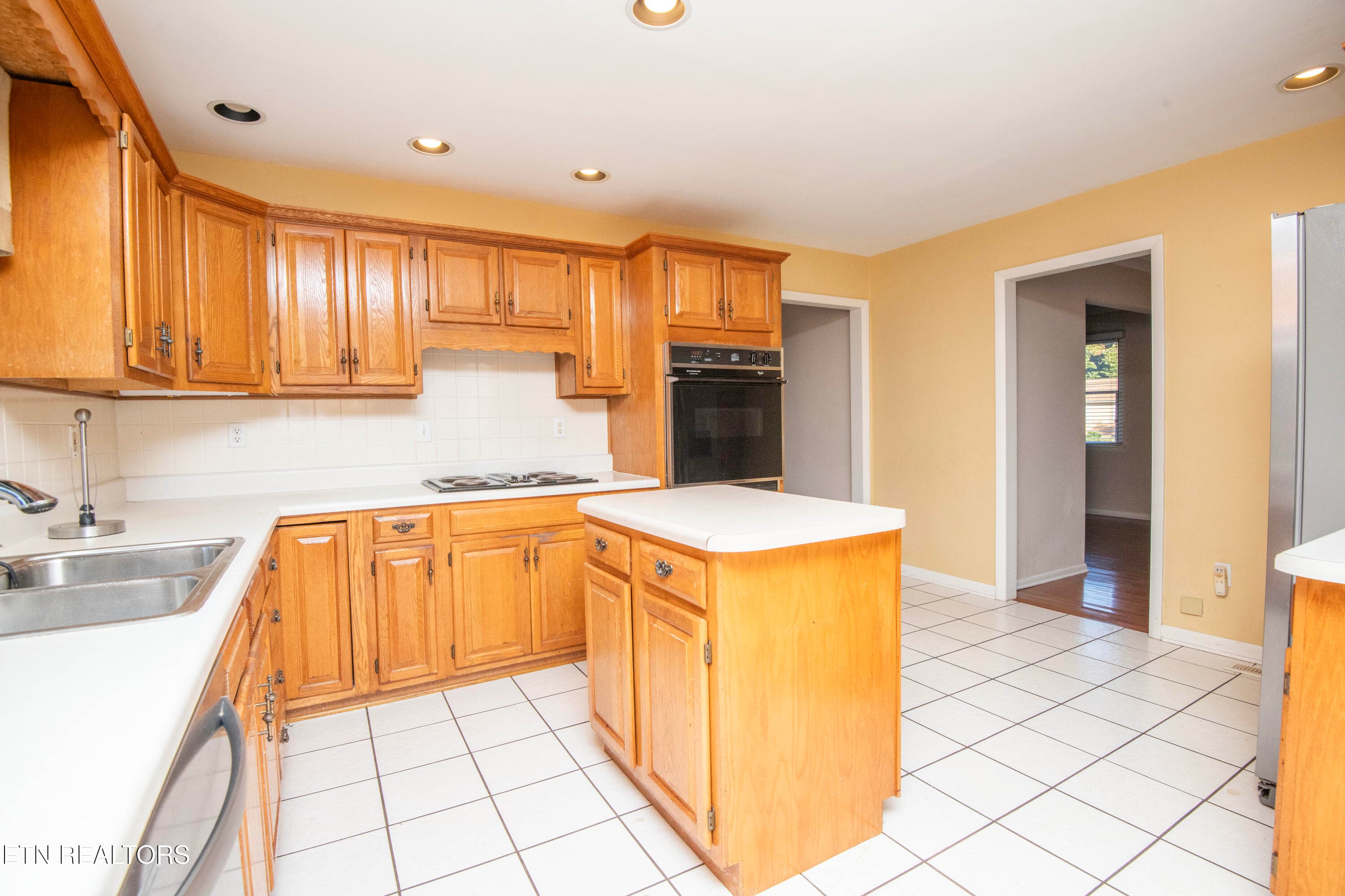 kitchen 7 - 106 Circle Drive, Harriman, TN 37748