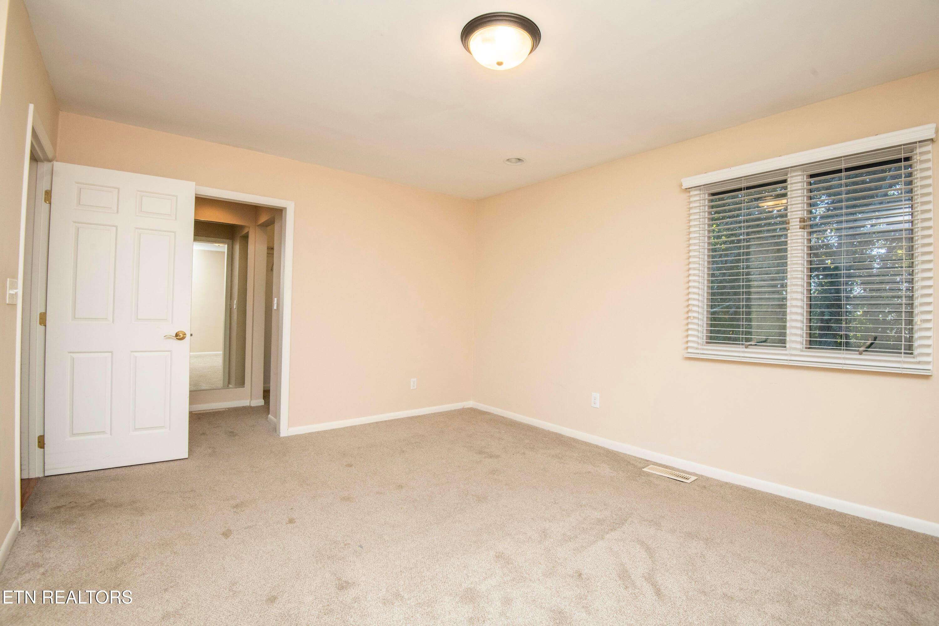 master bed - 106 Circle Drive, Harriman, TN 37748