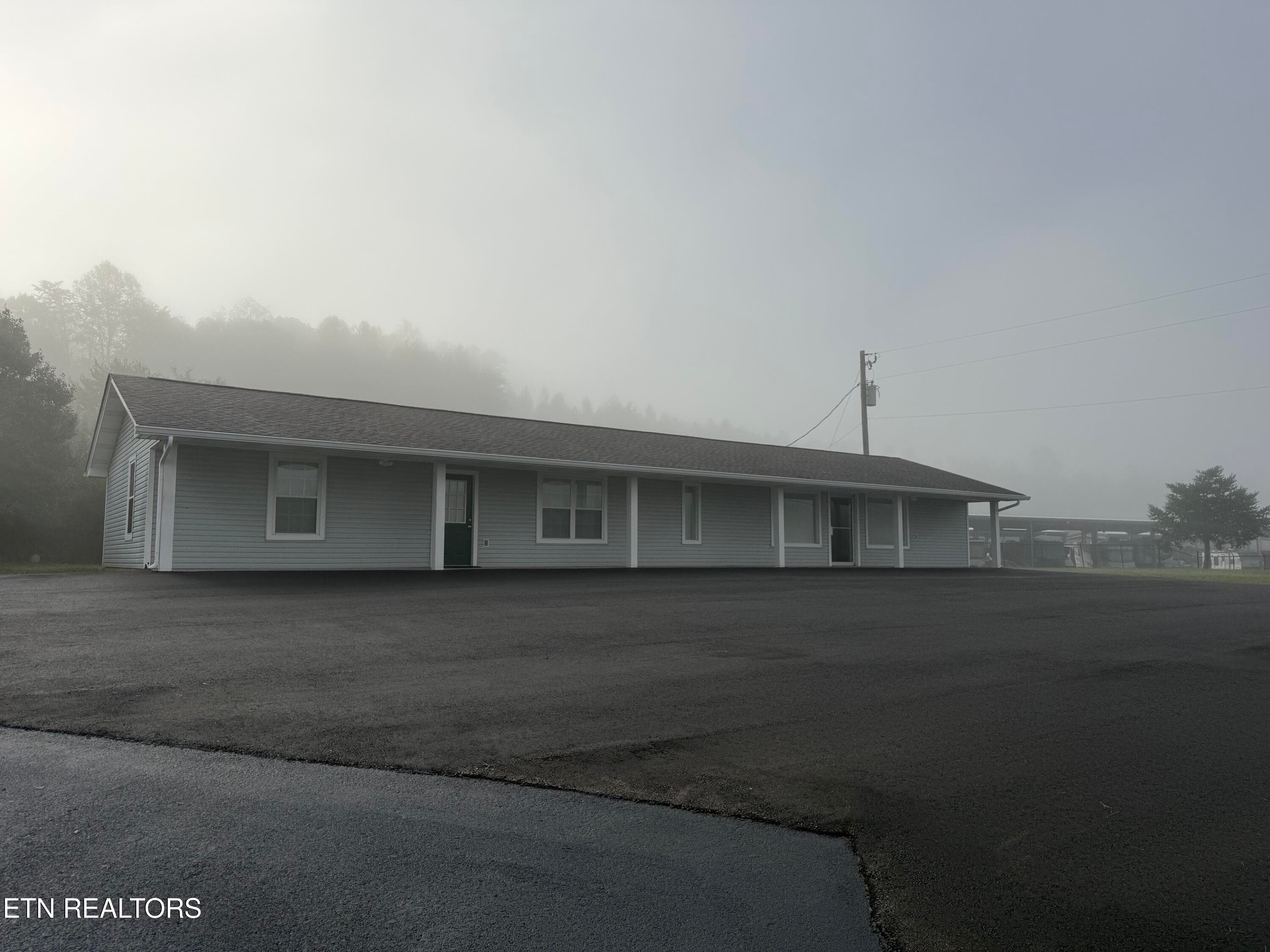 2327 U.S. 411, Madisonville, TN 37354