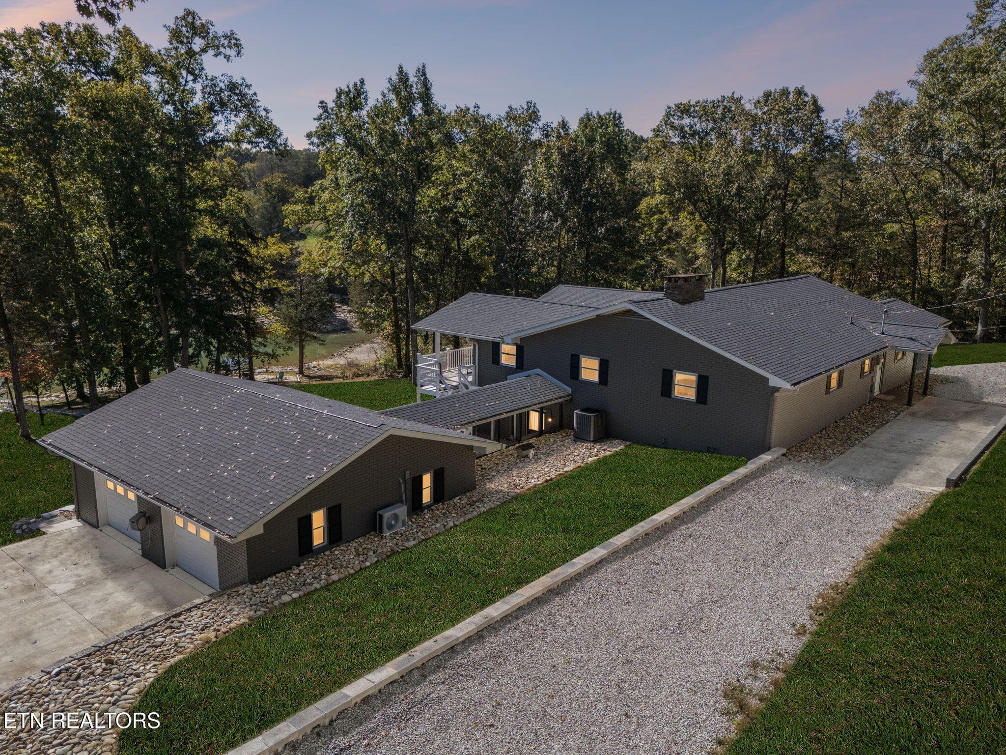 496 Shawnee Drive, Jacksboro, TN 37757