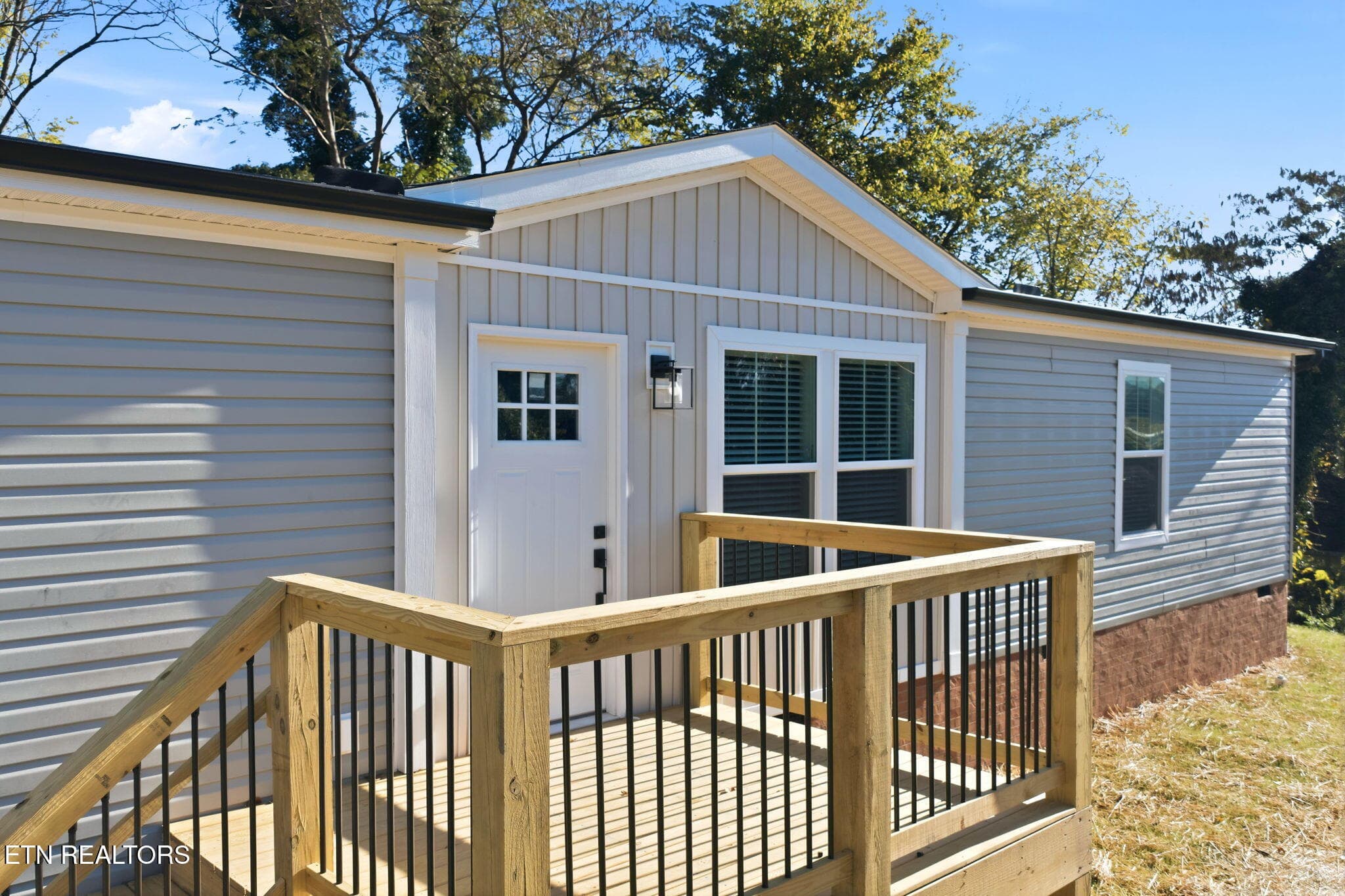 7-web-or-mls-007_DJI_20261020100556_0180 - 335 W Broad St, Clinton, TN 37716