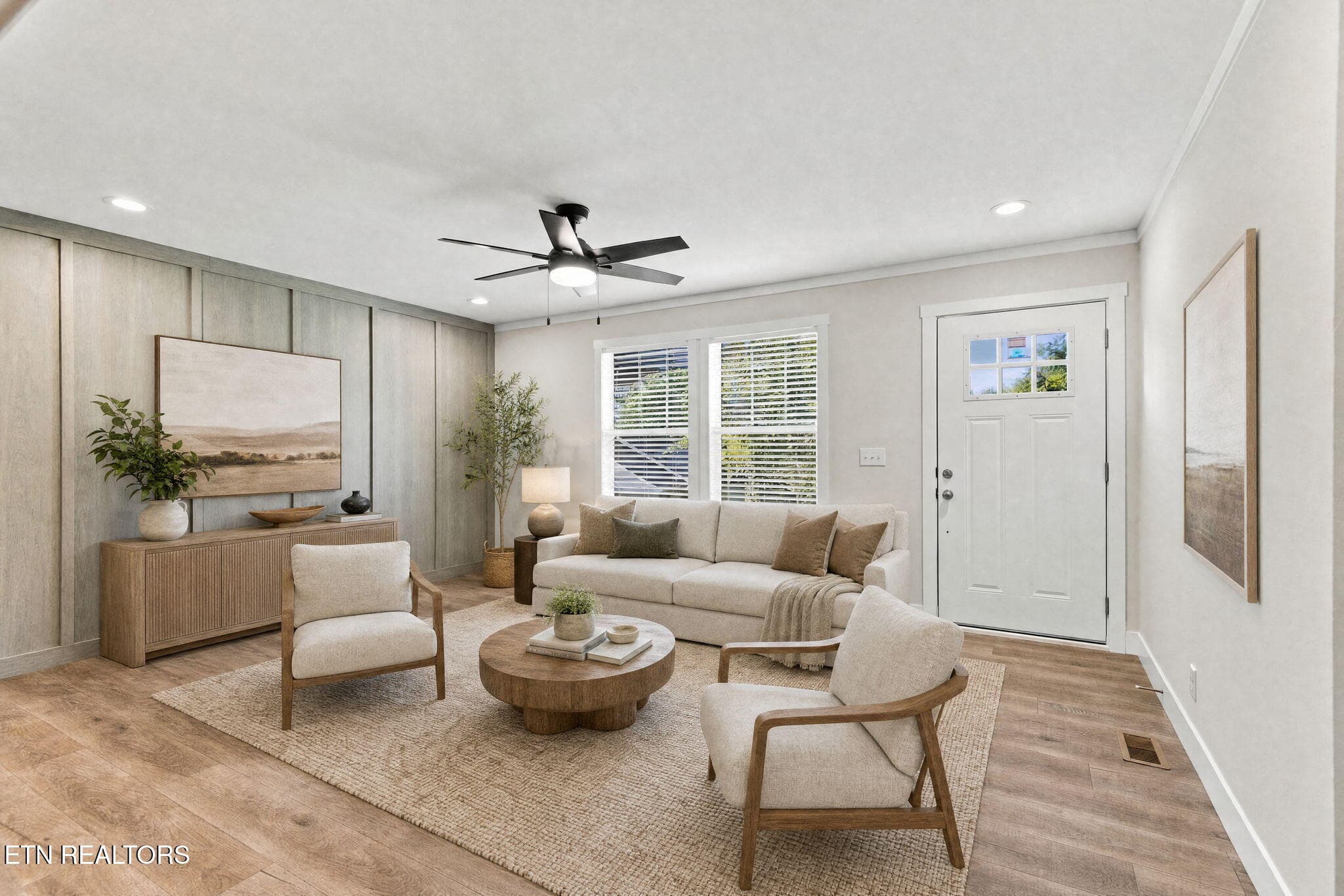 Virtually Staged-Living - 335 W Broad St, Clinton, TN 37716