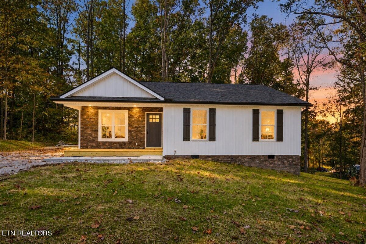 377 Summit Drive, Speedwell, TN 37870