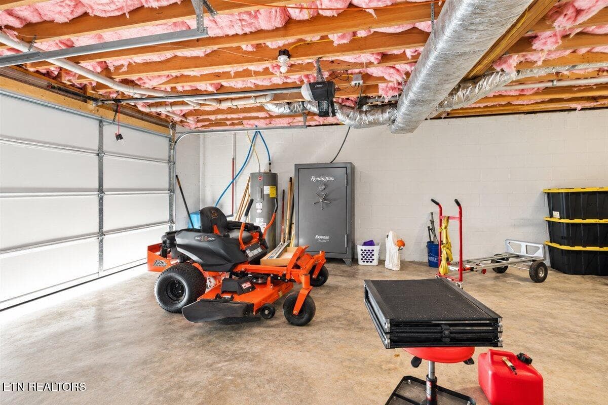 32-Bright Two-Car Garage Workspace - 478 Bunch Rd, Blaine, TN 37709