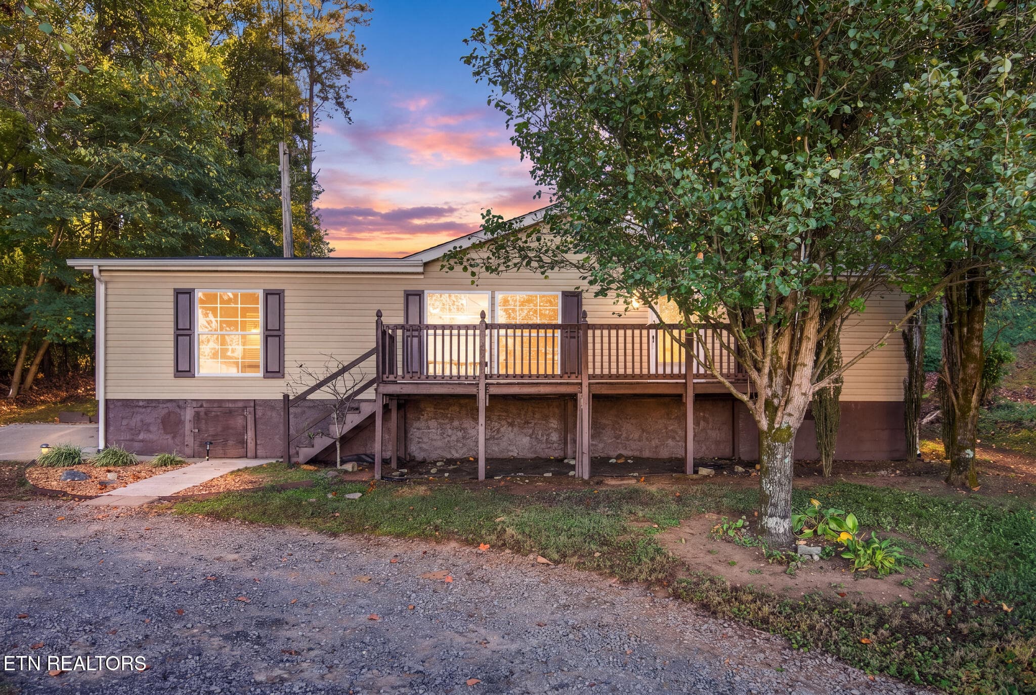 2605 lee hwy-1_twilight_8a12ccf2 - 2605 Lee Hwy, Athens, TN 37303