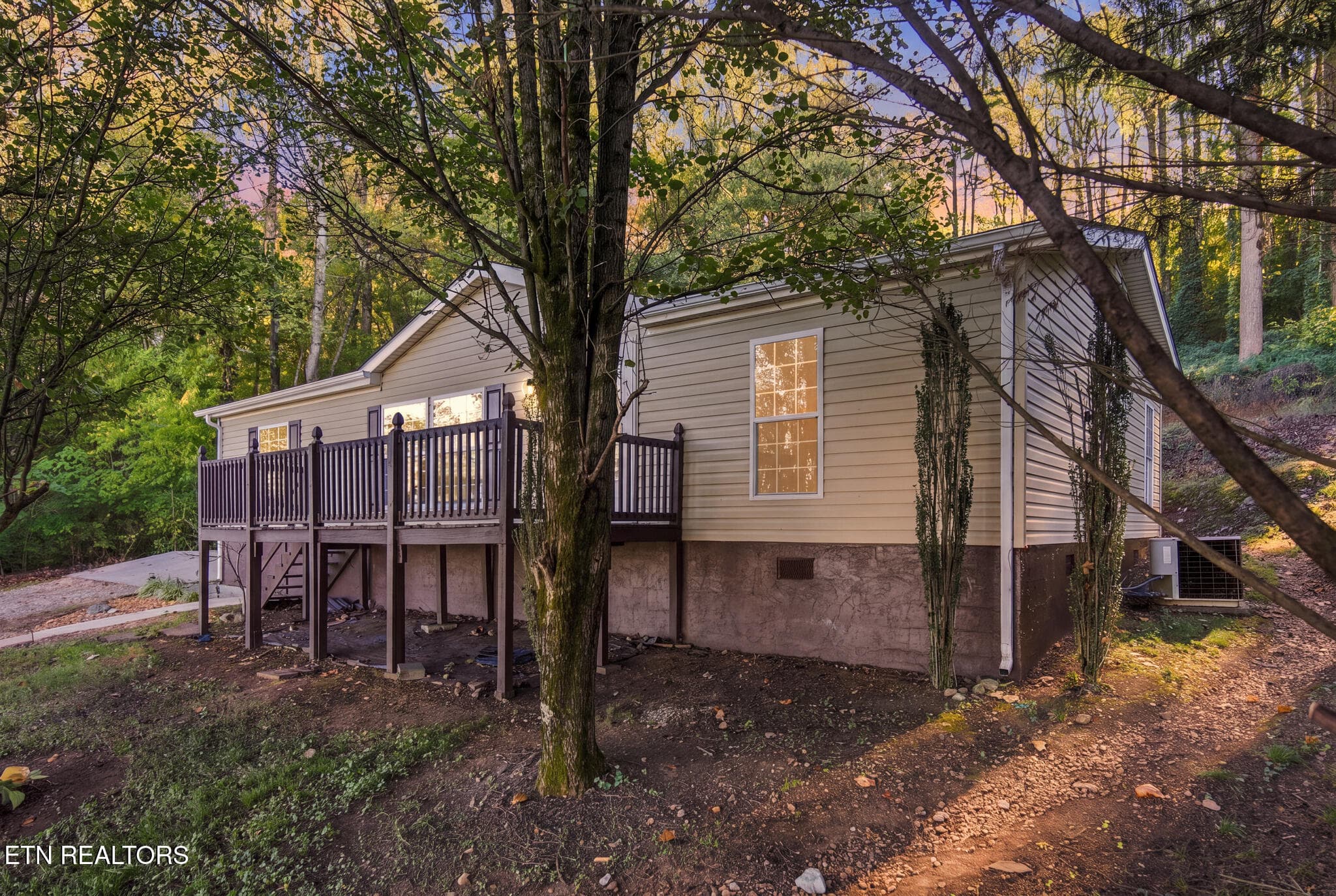 2605 lee hwy-2_twilight_0e2f9352 - 2605 Lee Hwy, Athens, TN 37303